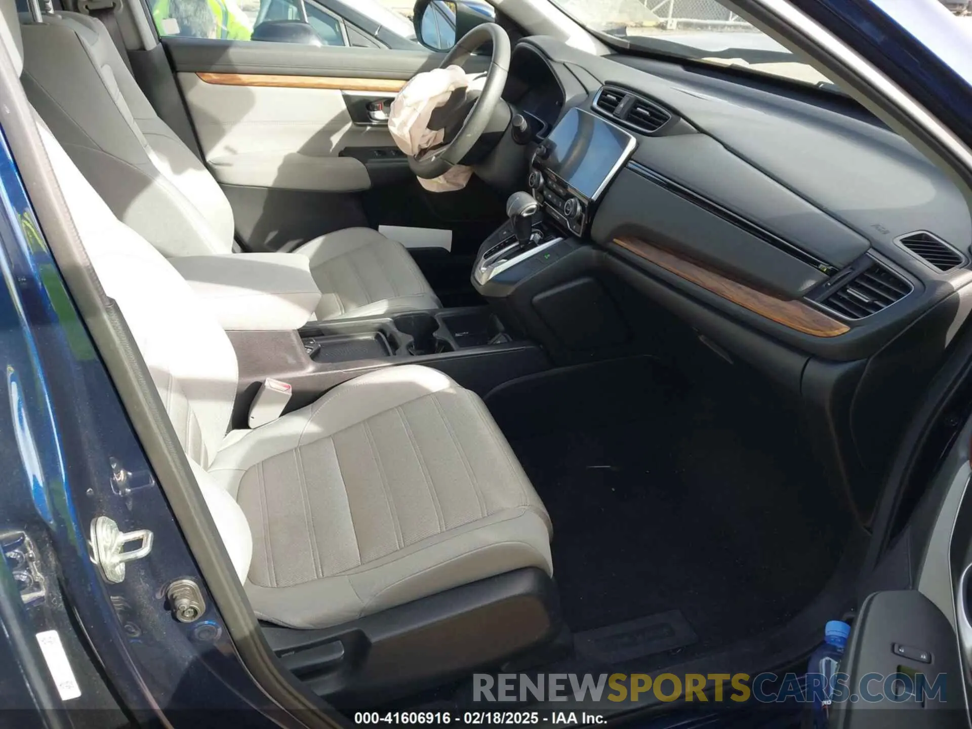 5 Photograph of a damaged car 5J6RW1H55KL007453 HONDA CR-V 2019