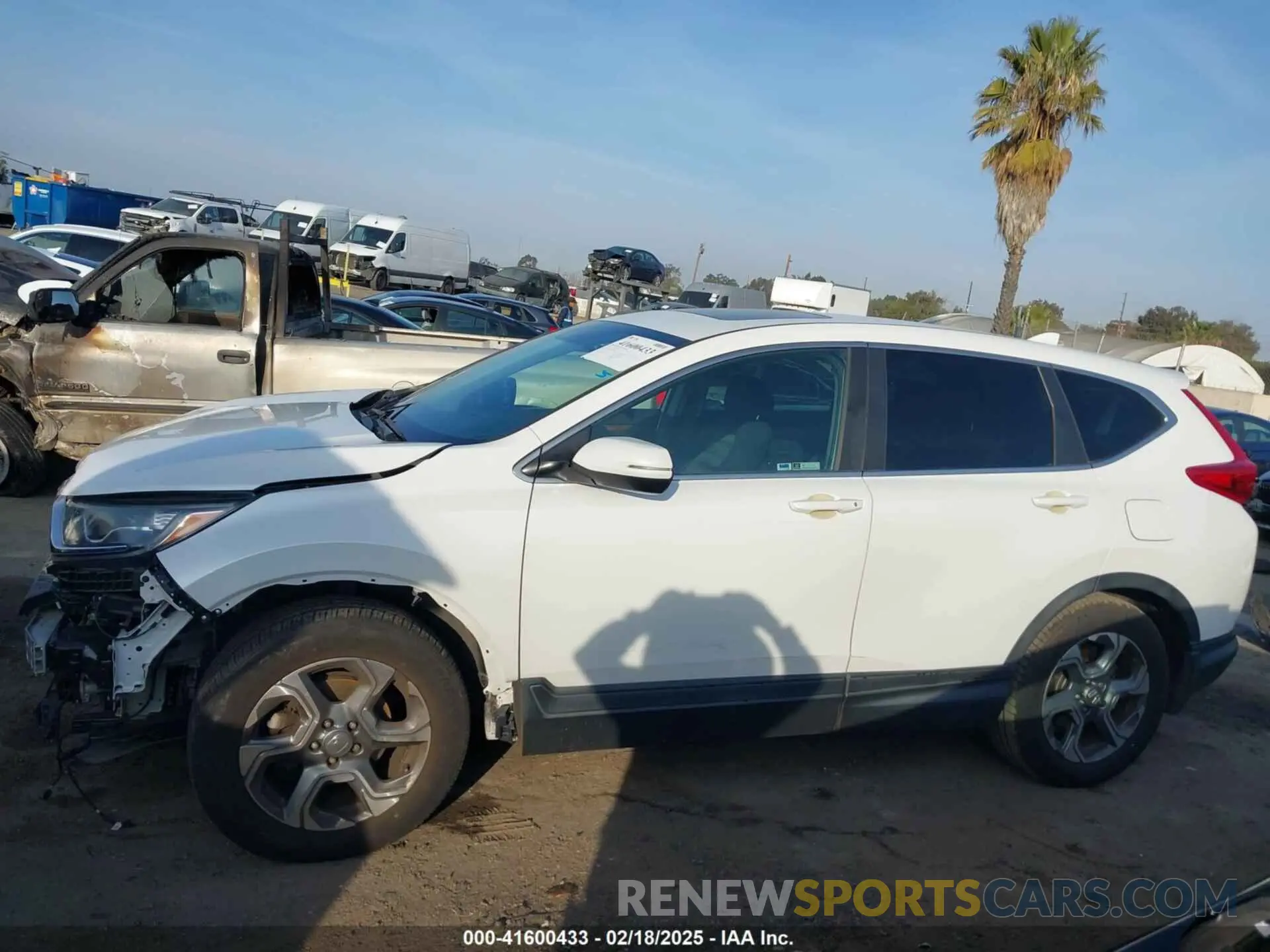 15 Photograph of a damaged car 5J6RW1H56KA029828 HONDA CR-V 2019