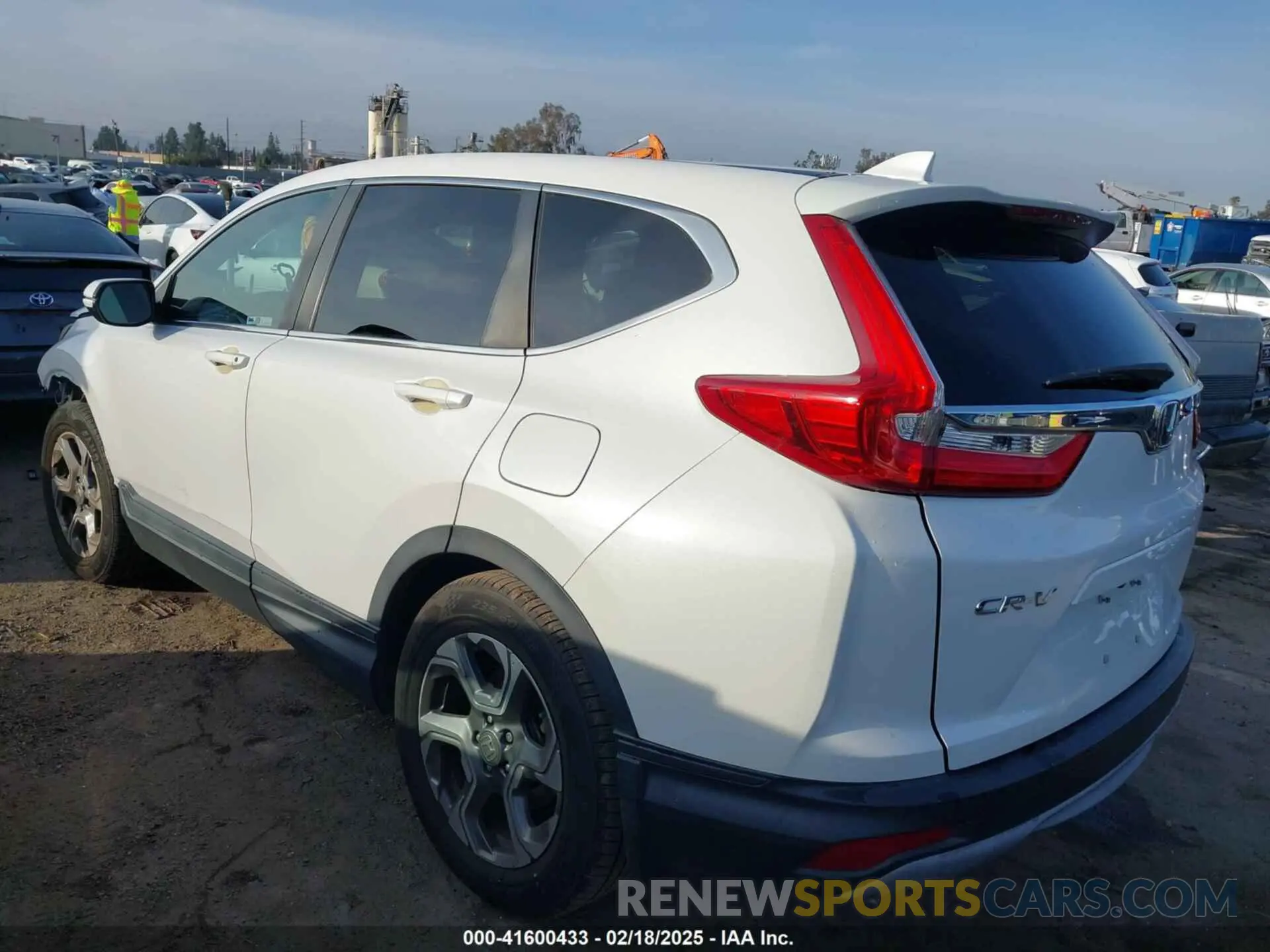3 Photograph of a damaged car 5J6RW1H56KA029828 HONDA CR-V 2019