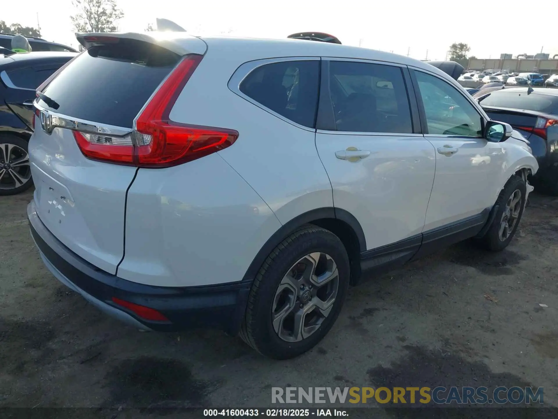 4 Photograph of a damaged car 5J6RW1H56KA029828 HONDA CR-V 2019