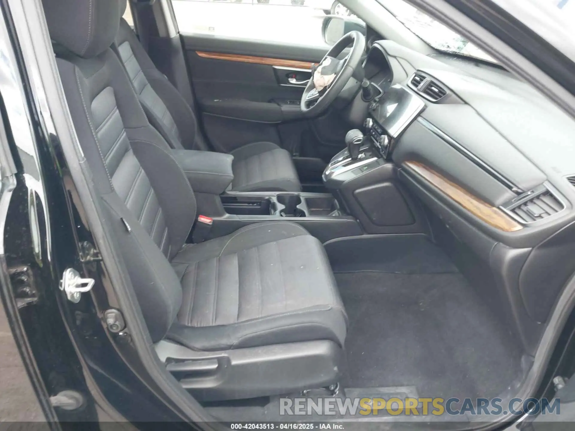 5 Photograph of a damaged car 5J6RW1H56KA030445 HONDA CR-V 2019
