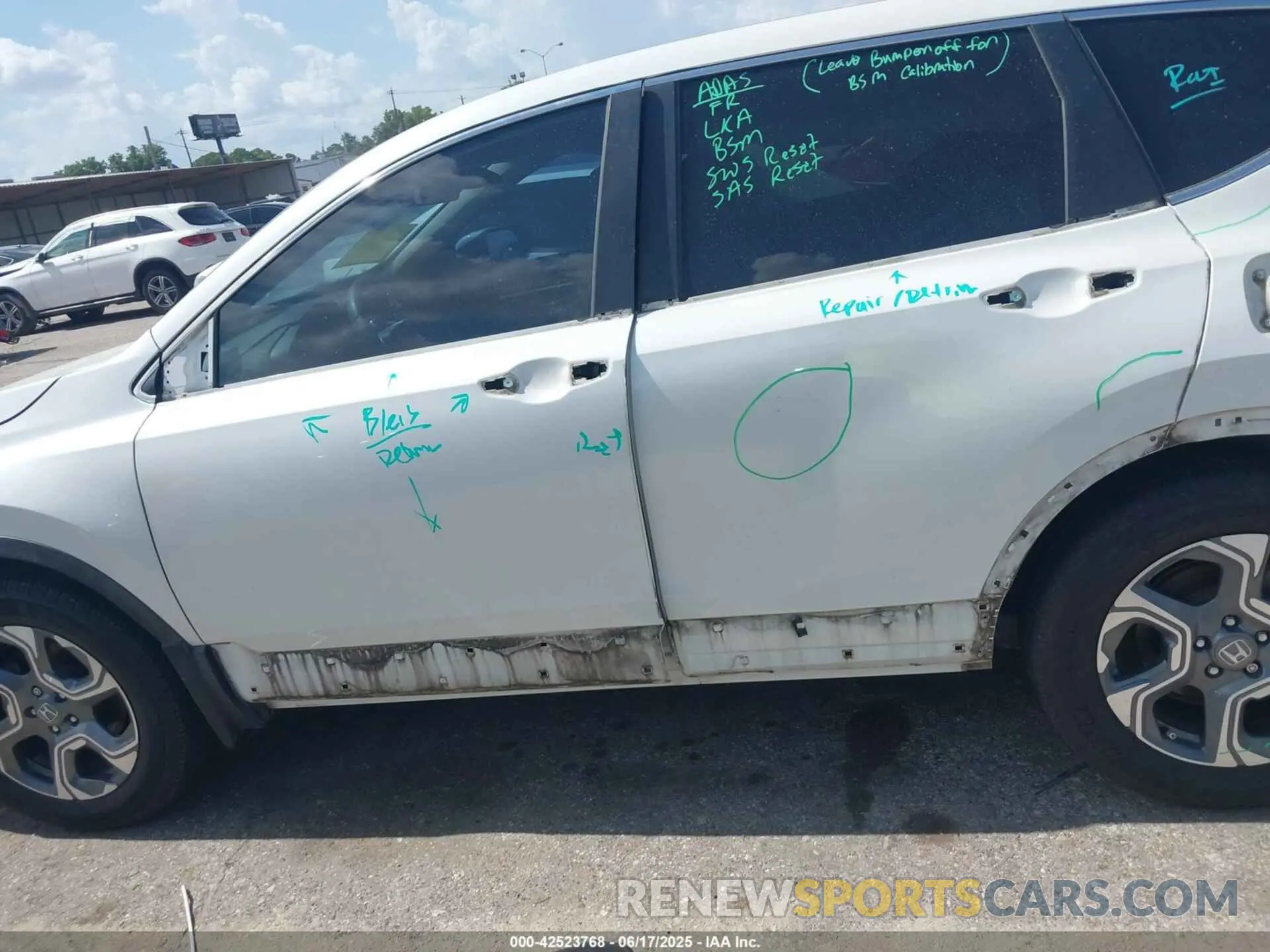14 Photograph of a damaged car 5J6RW1H57KA024041 HONDA CR-V 2019