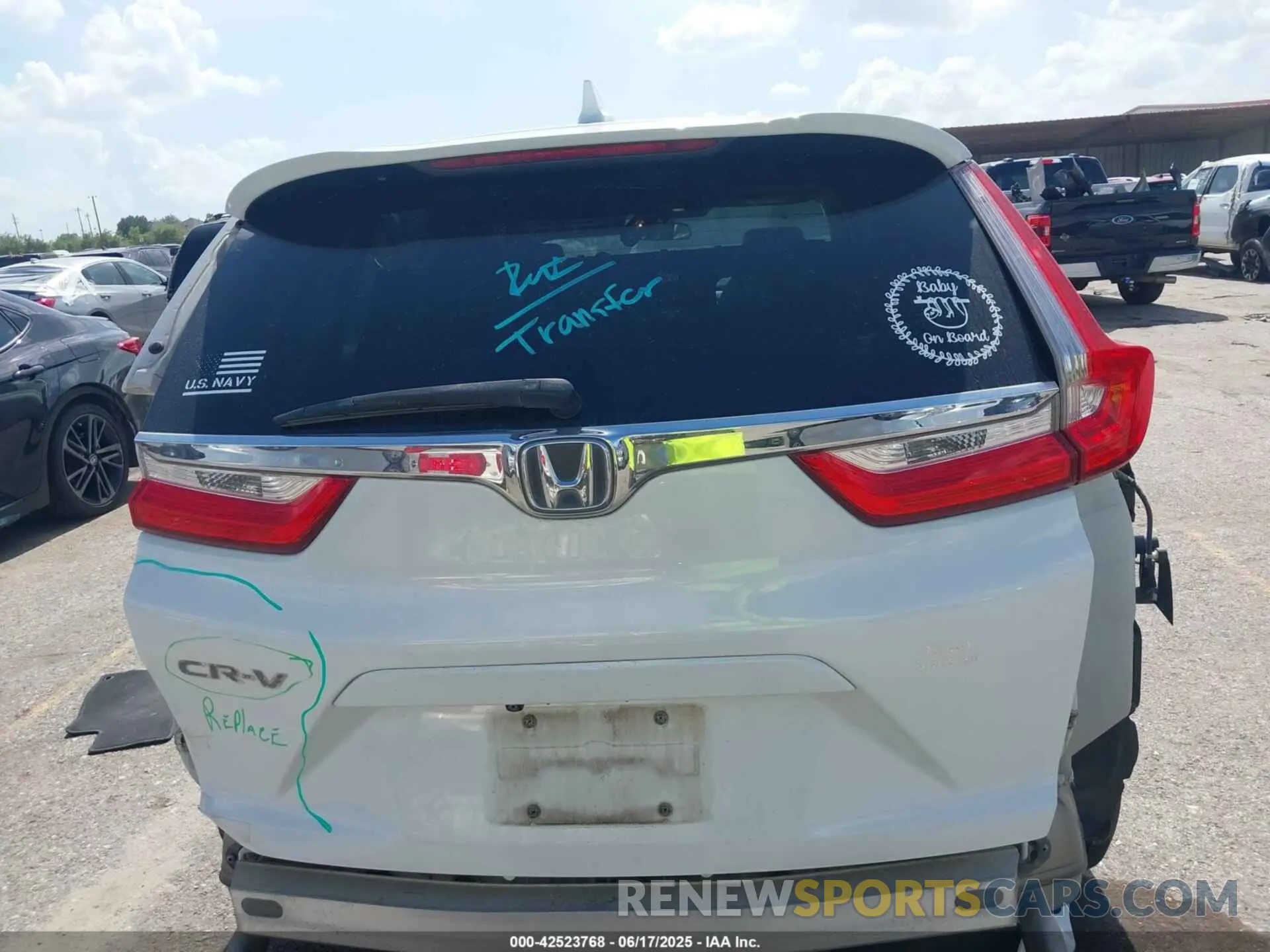 16 Photograph of a damaged car 5J6RW1H57KA024041 HONDA CR-V 2019