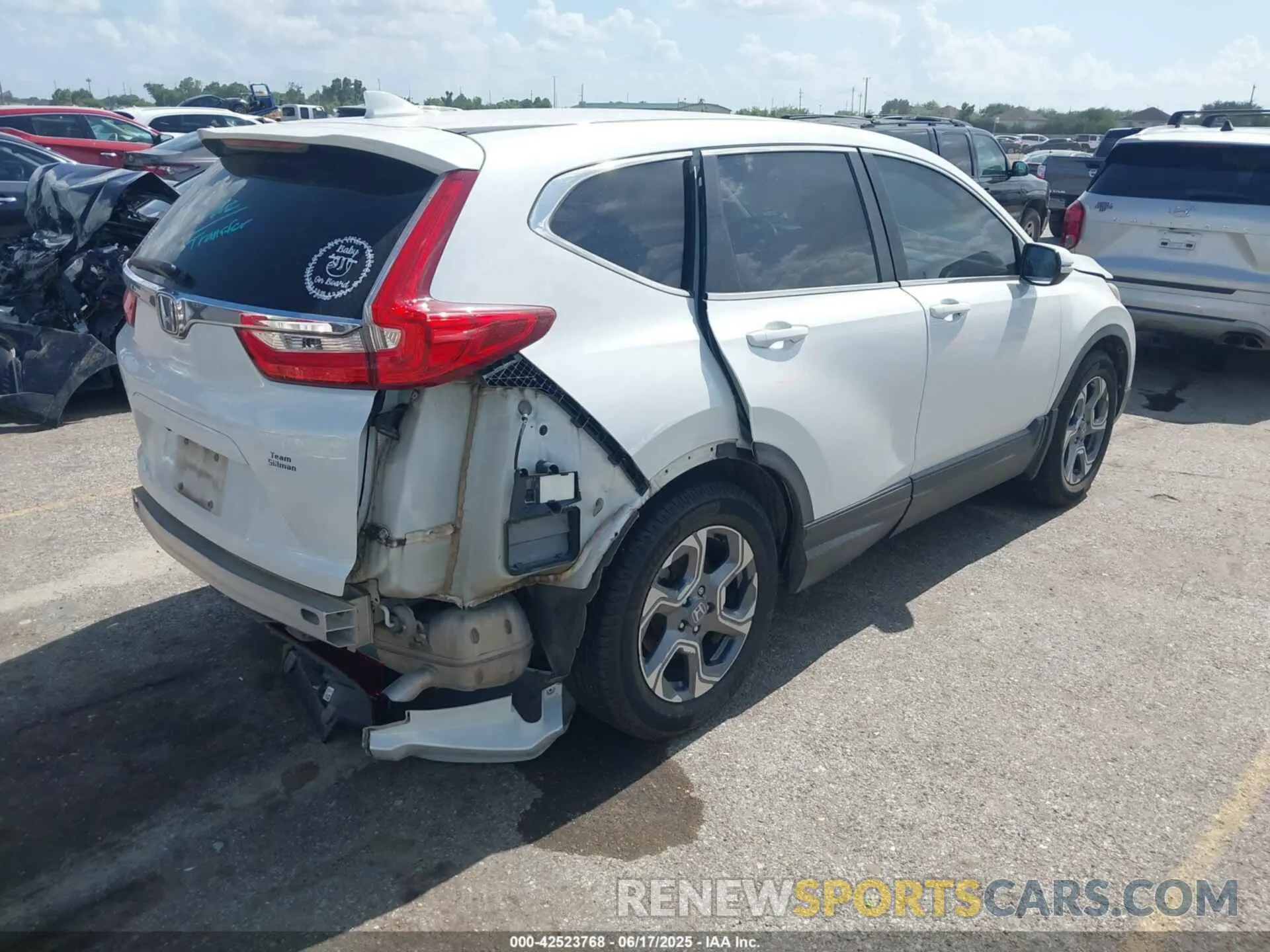 4 Photograph of a damaged car 5J6RW1H57KA024041 HONDA CR-V 2019