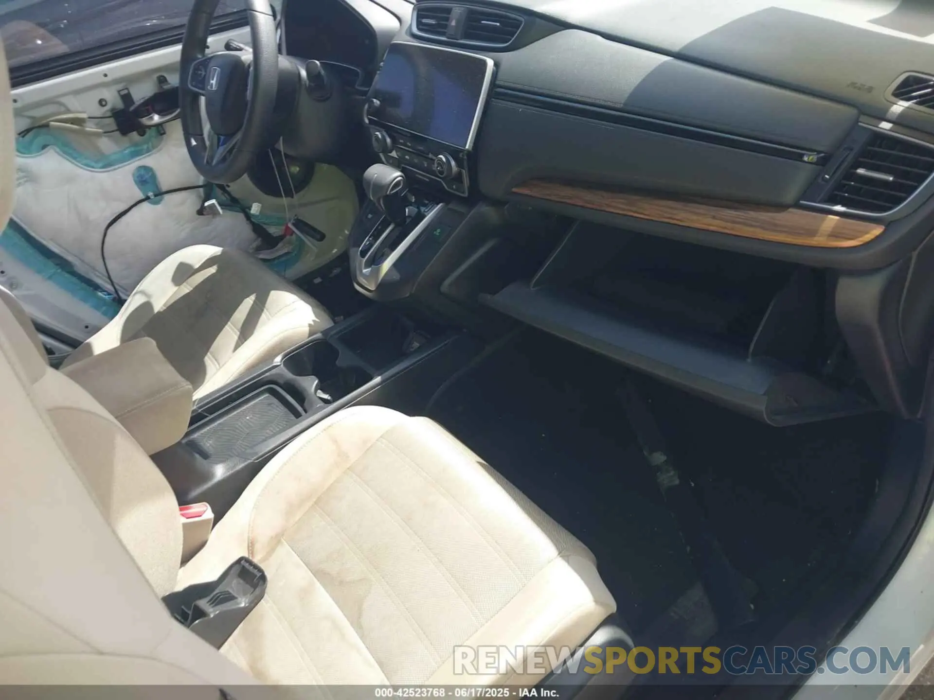 5 Photograph of a damaged car 5J6RW1H57KA024041 HONDA CR-V 2019