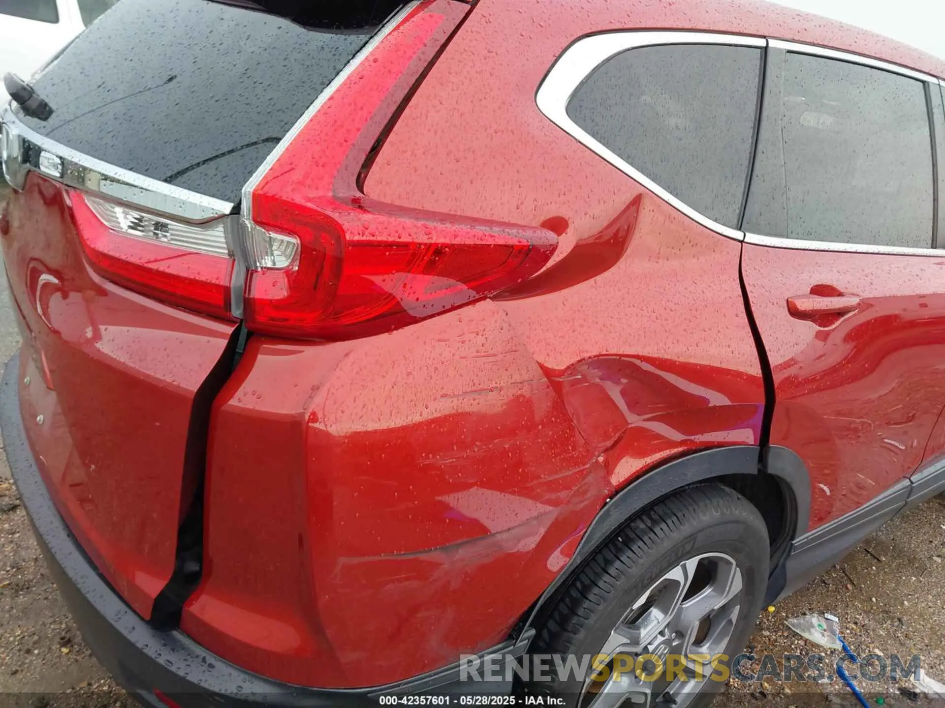 17 Photograph of a damaged car 5J6RW1H57KL002027 HONDA CR-V 2019