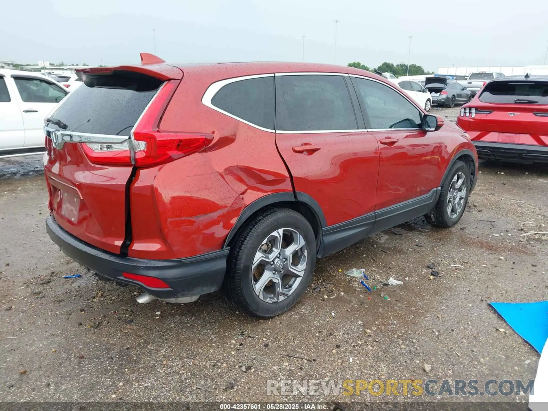 4 Photograph of a damaged car 5J6RW1H57KL002027 HONDA CR-V 2019