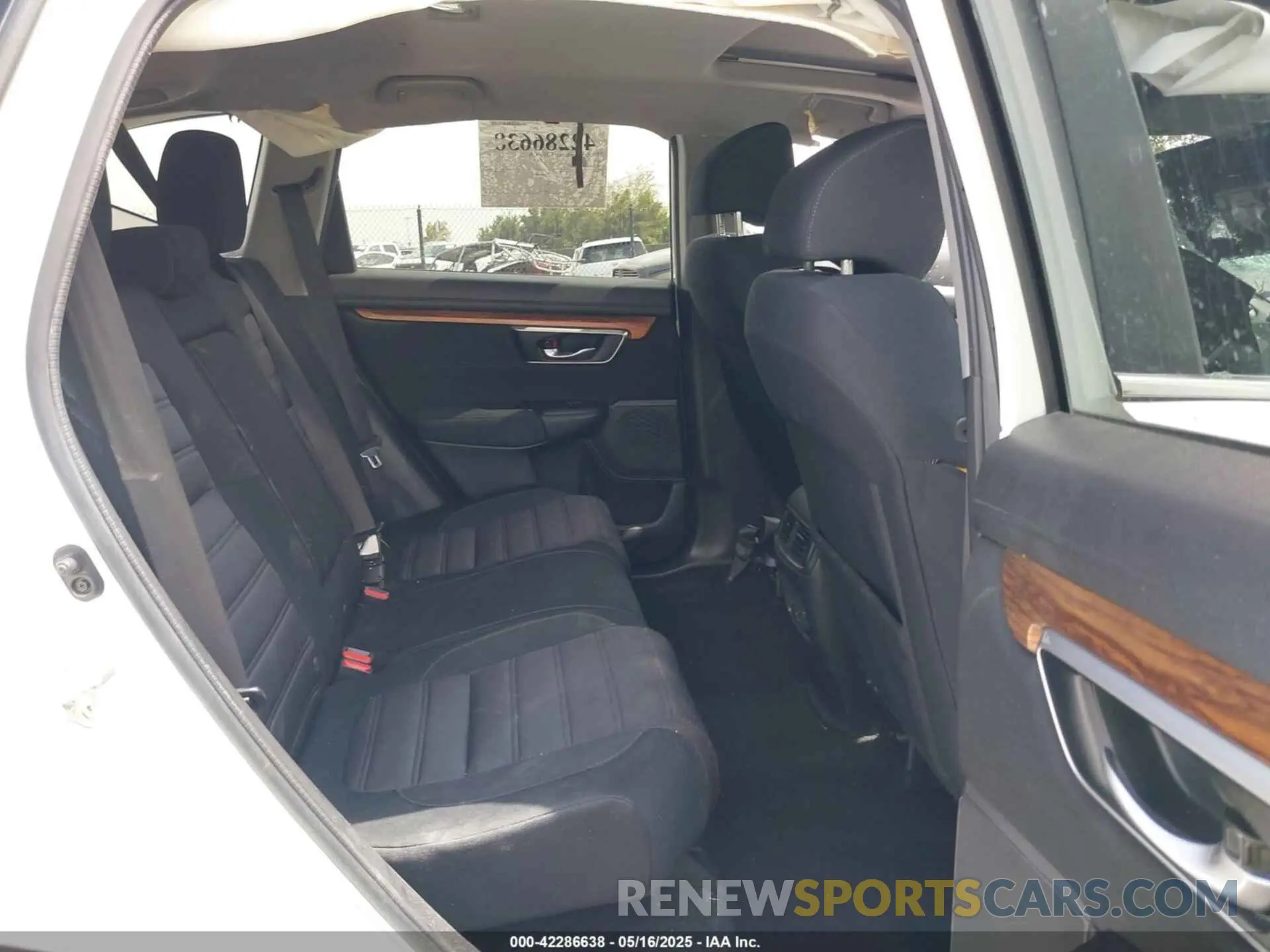 8 Photograph of a damaged car 5J6RW1H59KA008908 HONDA CR-V 2019