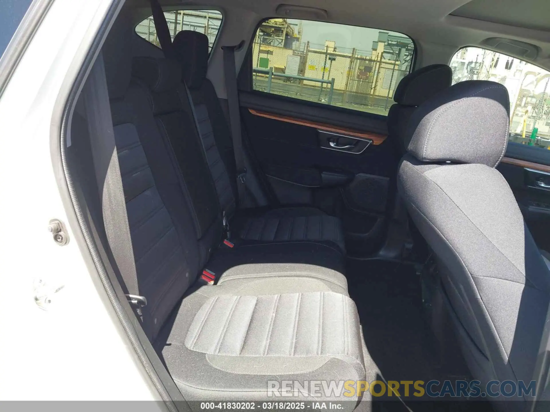 8 Photograph of a damaged car 5J6RW1H59KA012571 HONDA CR-V 2019