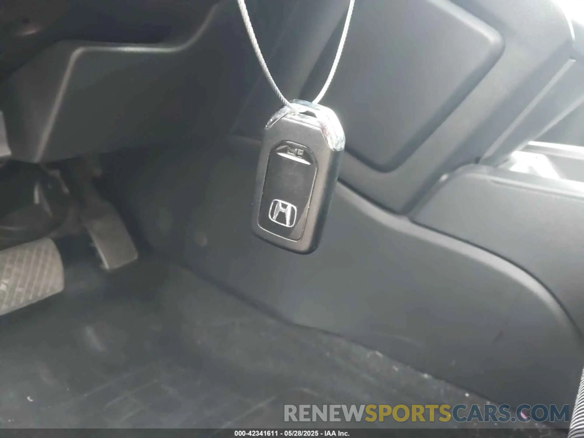 11 Photograph of a damaged car 5J6RW1H59KA025062 HONDA CR-V 2019