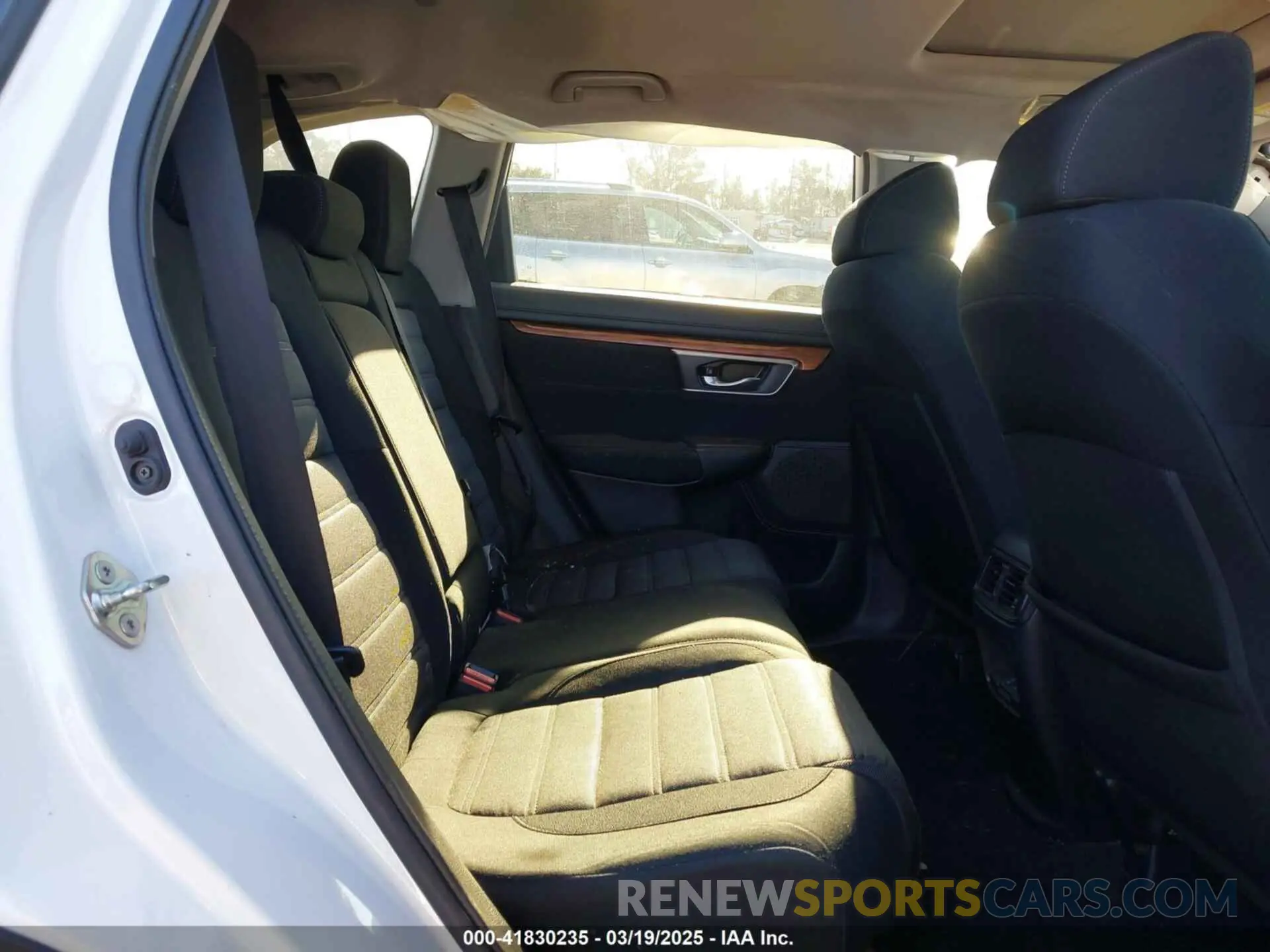 8 Photograph of a damaged car 5J6RW1H59KA034232 HONDA CR-V 2019