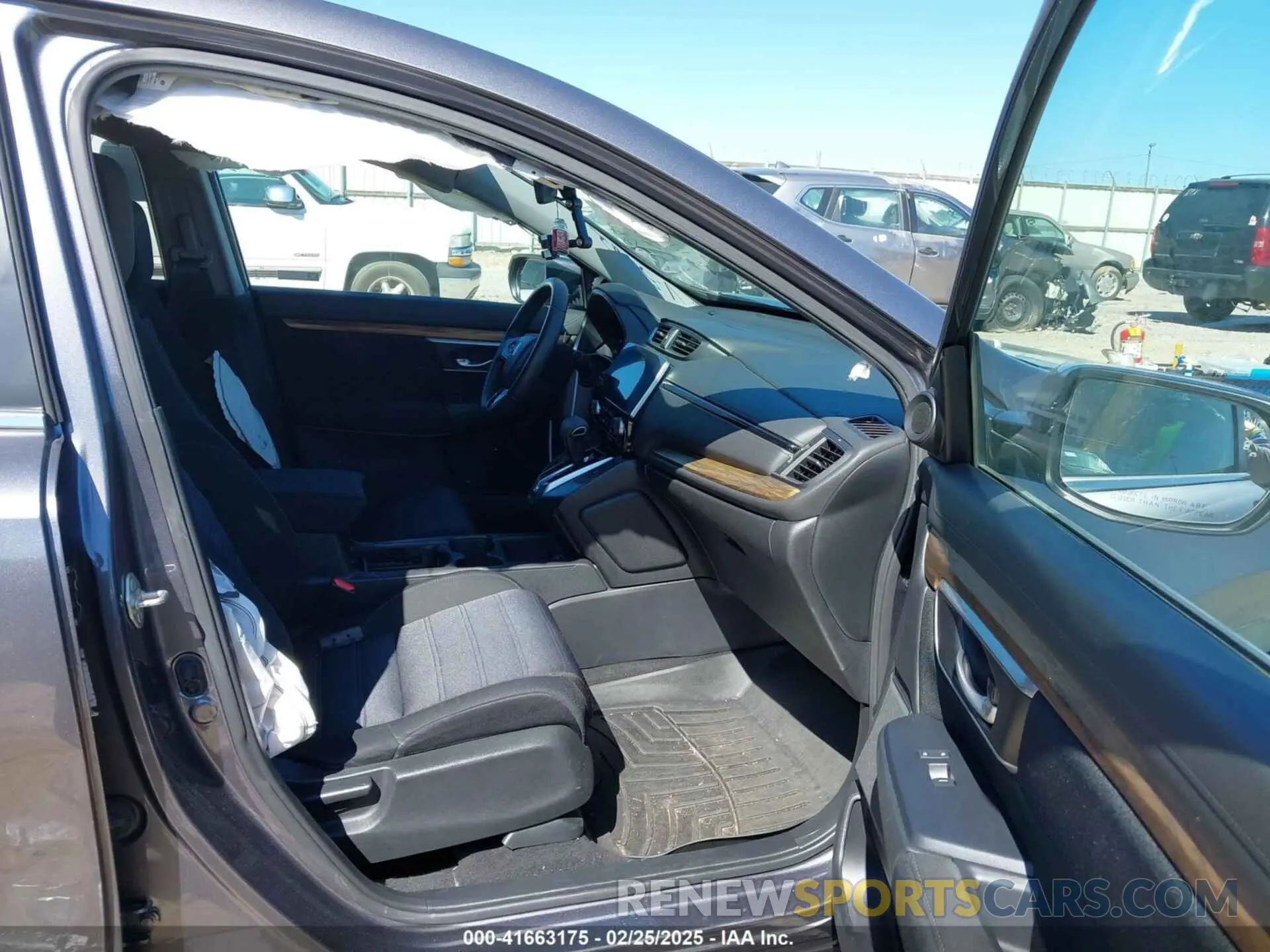 5 Photograph of a damaged car 5J6RW1H5XKL005682 HONDA CR-V 2019