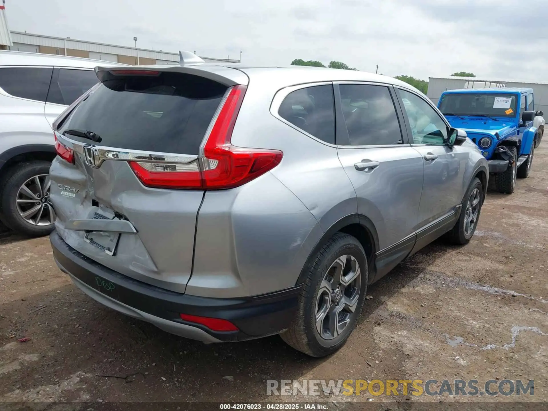 4 Photograph of a damaged car 5J6RW1H80KA021010 HONDA CR-V 2019