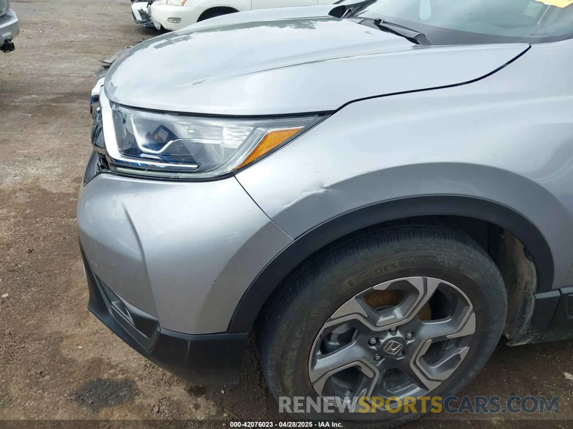 6 Photograph of a damaged car 5J6RW1H80KA021010 HONDA CR-V 2019