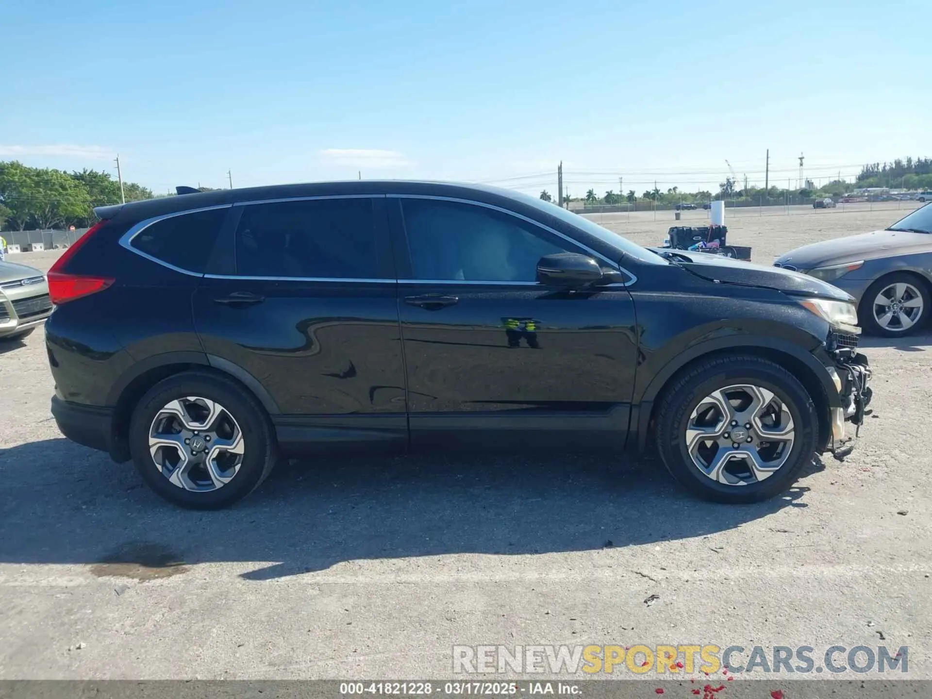 14 Photograph of a damaged car 5J6RW1H82KA015922 HONDA CR-V 2019