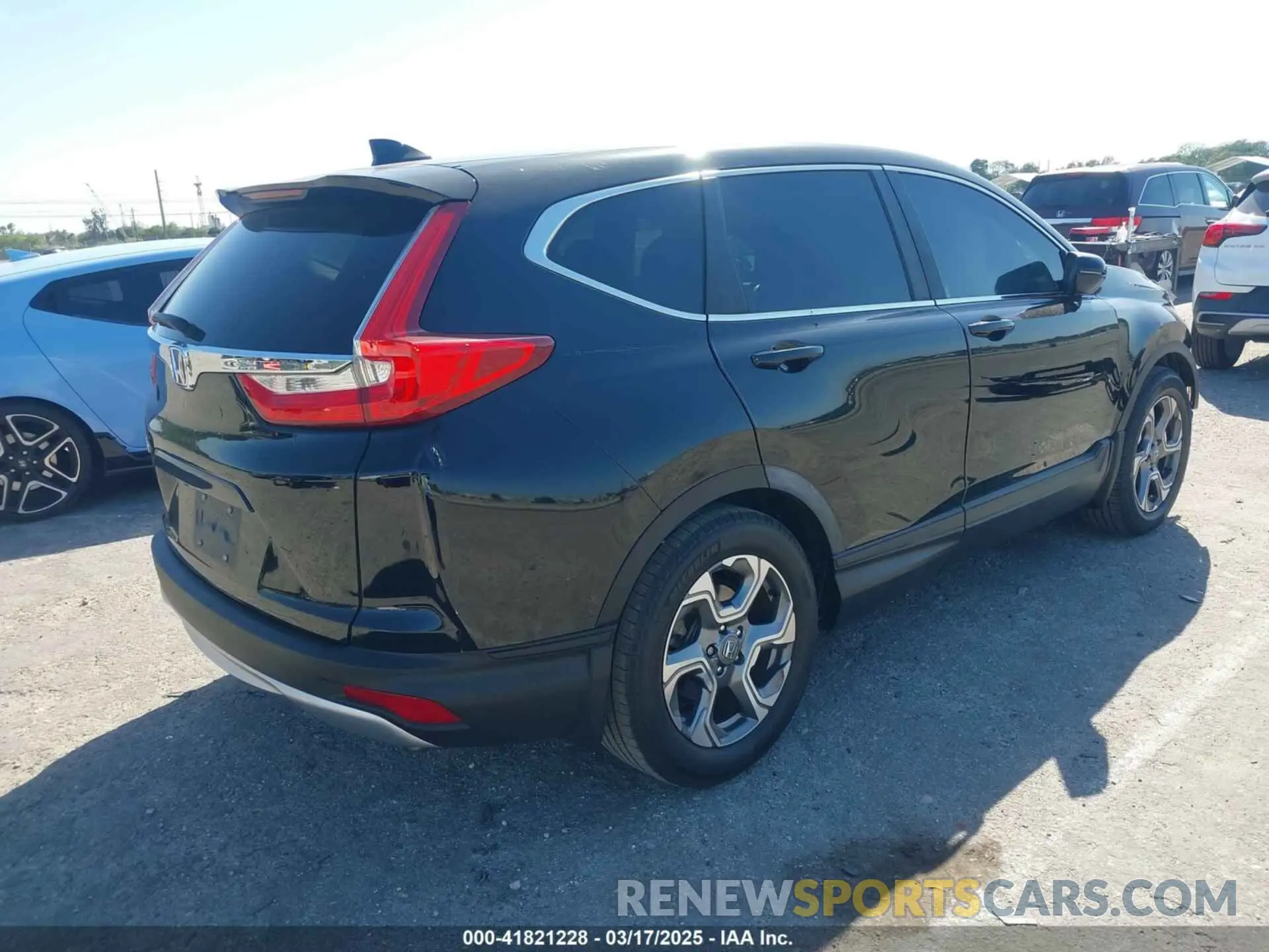 4 Photograph of a damaged car 5J6RW1H82KA015922 HONDA CR-V 2019
