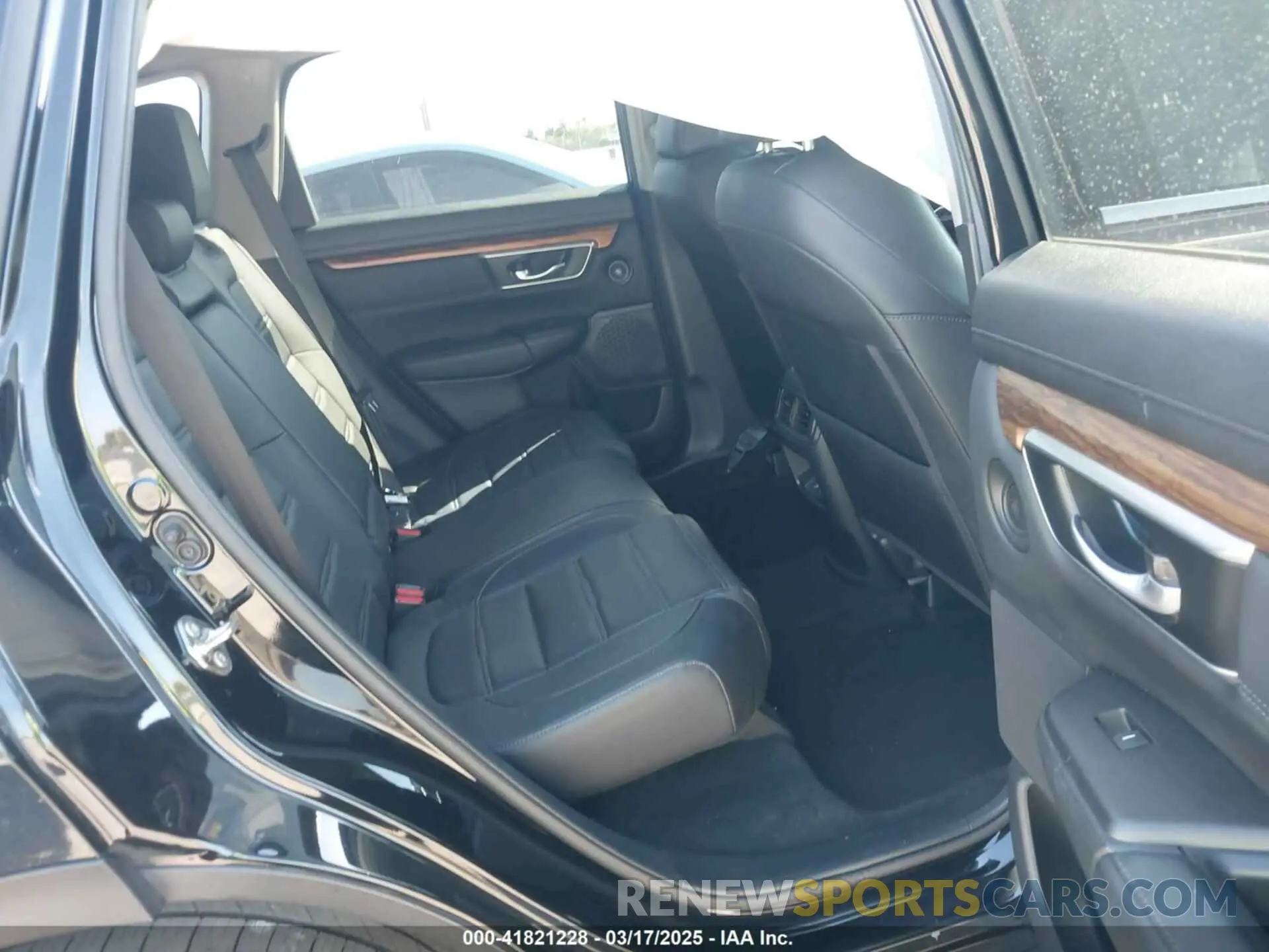8 Photograph of a damaged car 5J6RW1H82KA015922 HONDA CR-V 2019