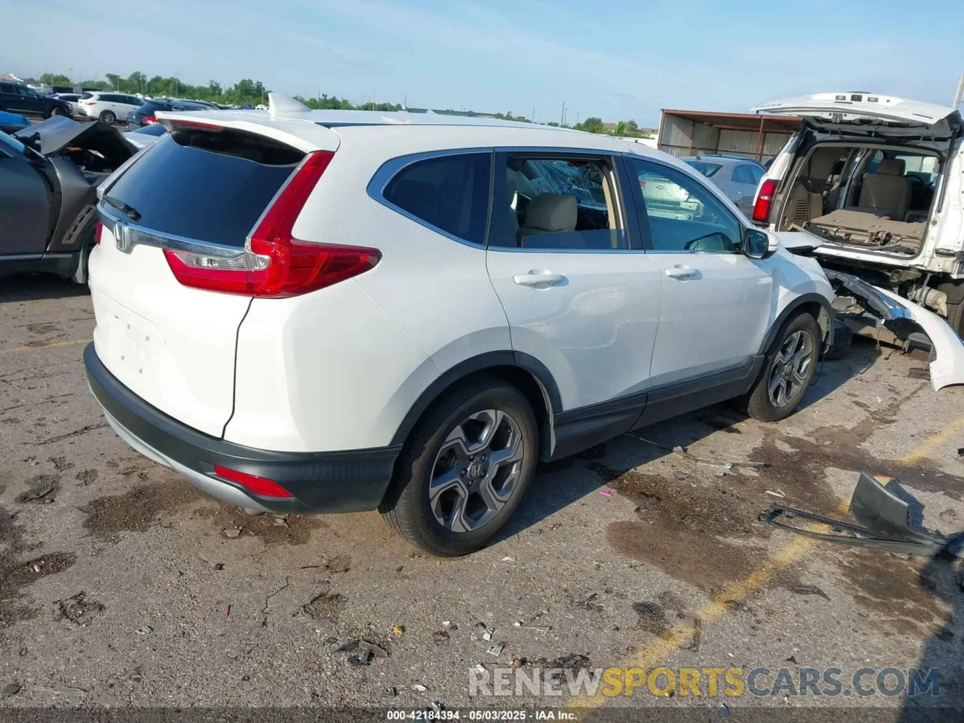 4 Photograph of a damaged car 5J6RW1H82KA017900 HONDA CR-V 2019