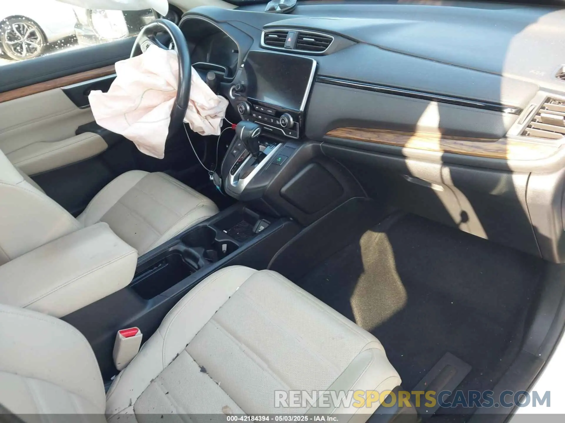 5 Photograph of a damaged car 5J6RW1H82KA017900 HONDA CR-V 2019