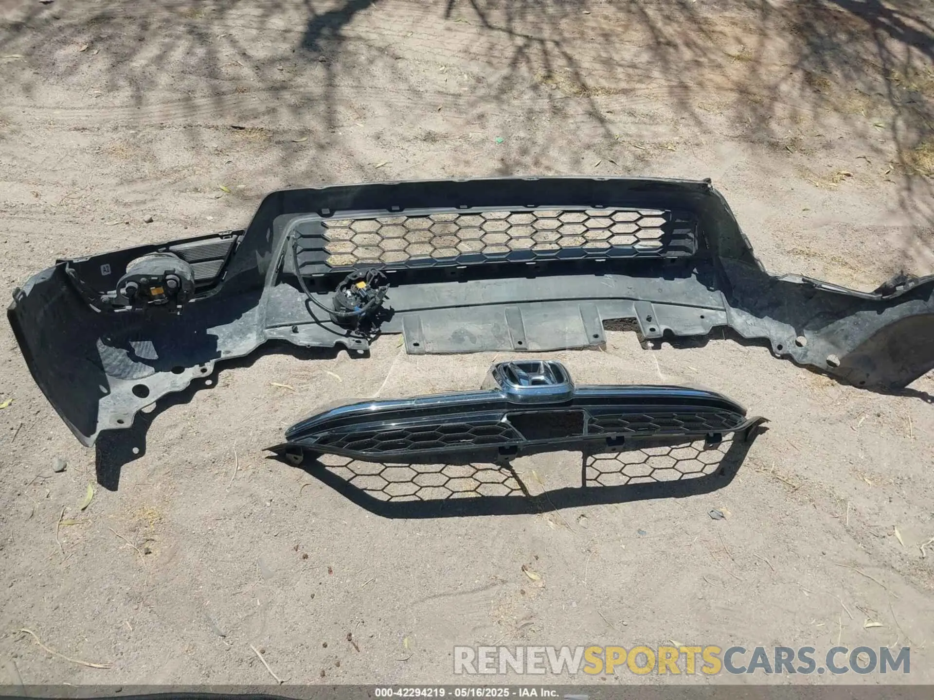12 Photograph of a damaged car 5J6RW1H83KA004847 HONDA CR-V 2019