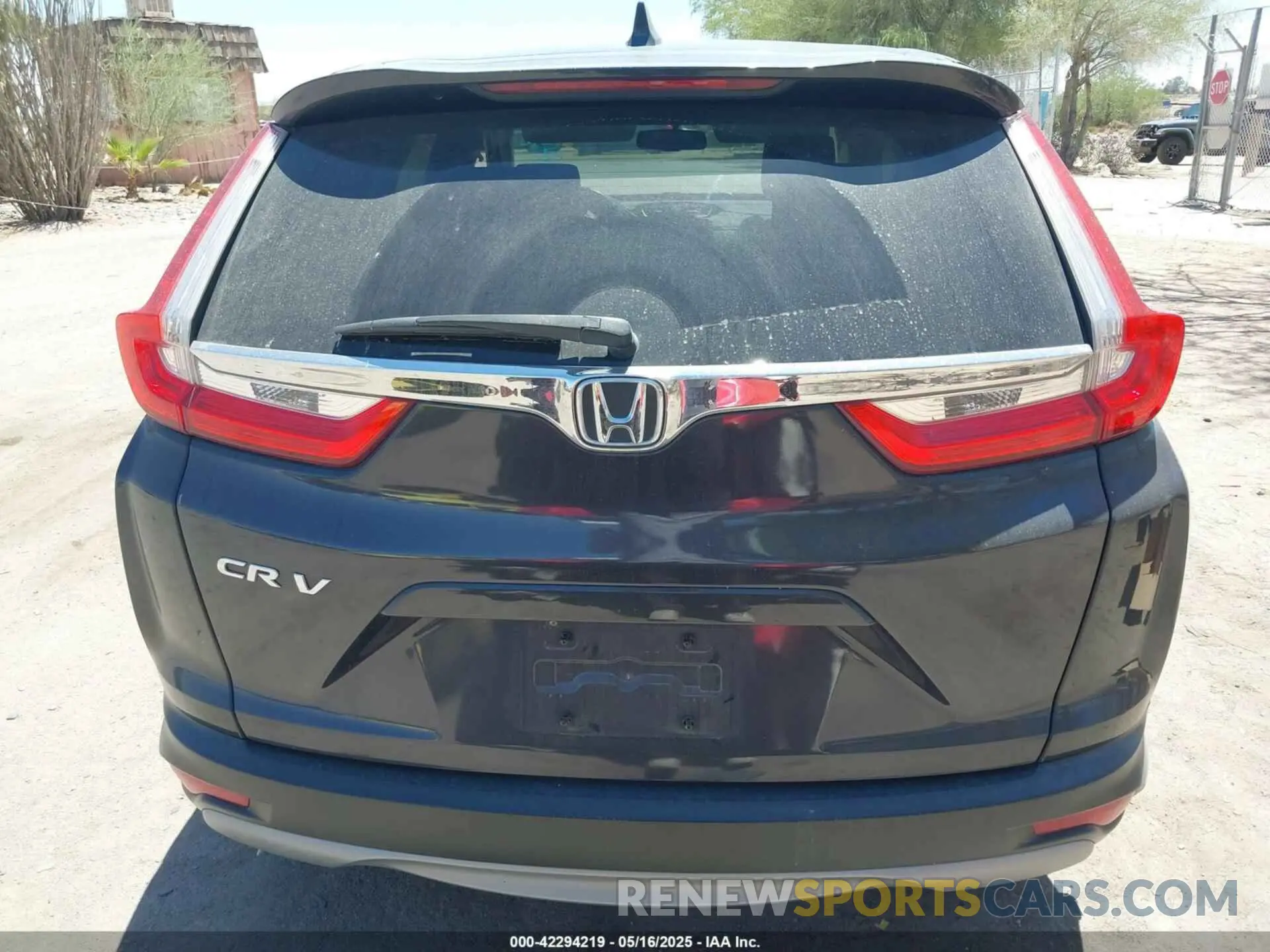 17 Photograph of a damaged car 5J6RW1H83KA004847 HONDA CR-V 2019