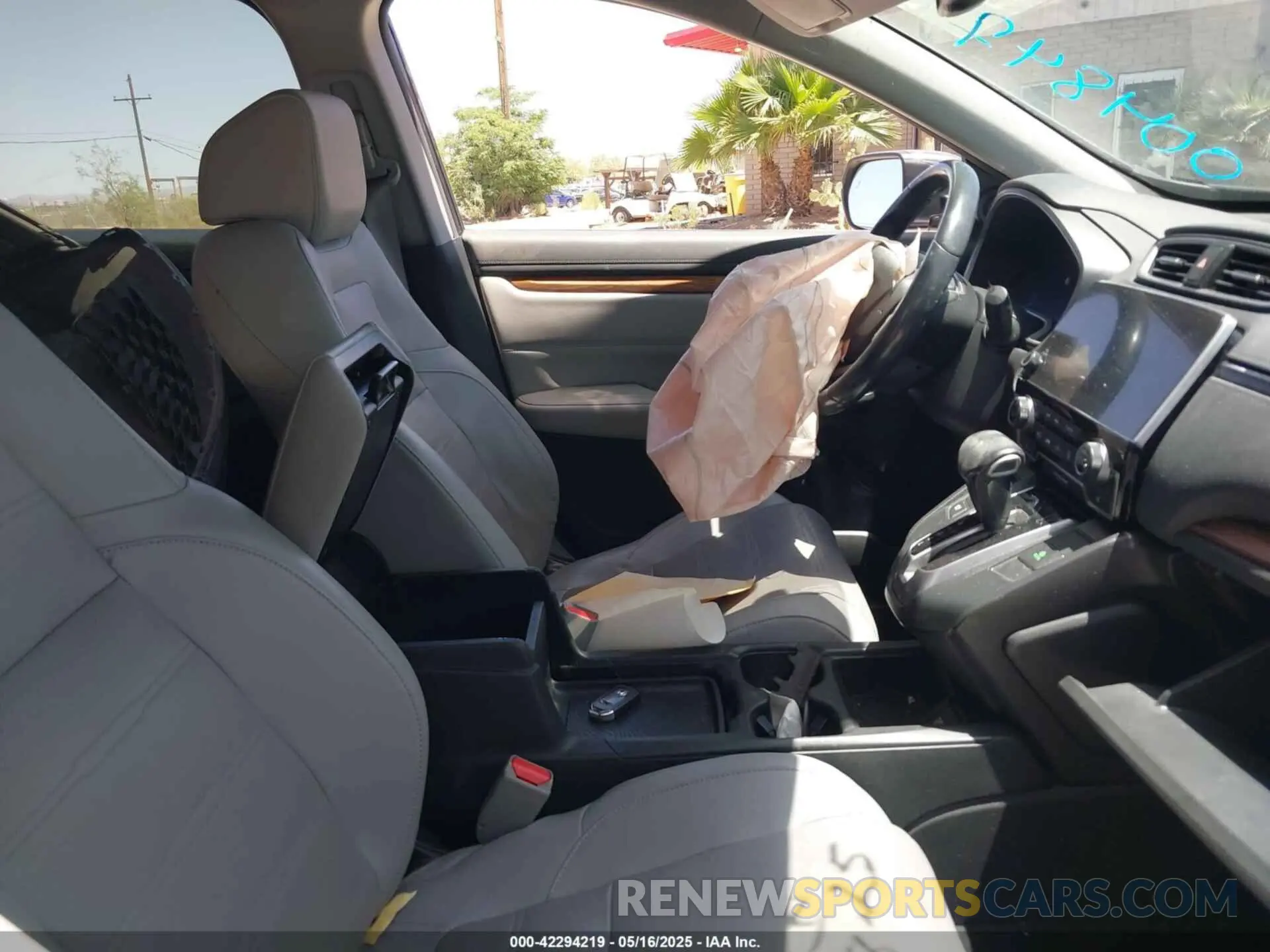 5 Photograph of a damaged car 5J6RW1H83KA004847 HONDA CR-V 2019
