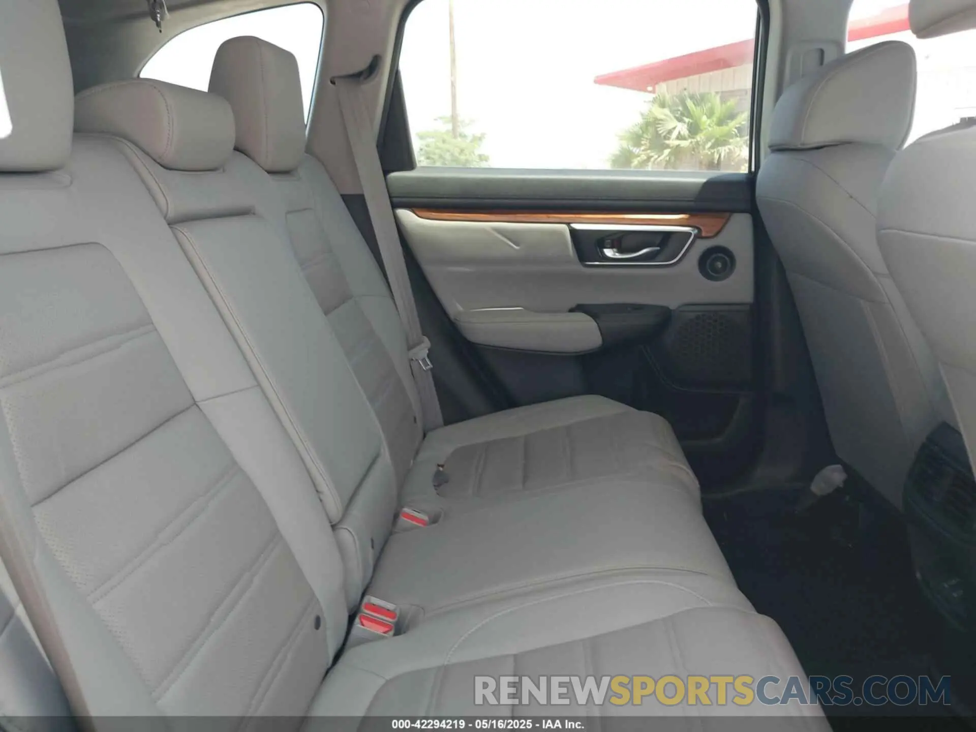 8 Photograph of a damaged car 5J6RW1H83KA004847 HONDA CR-V 2019