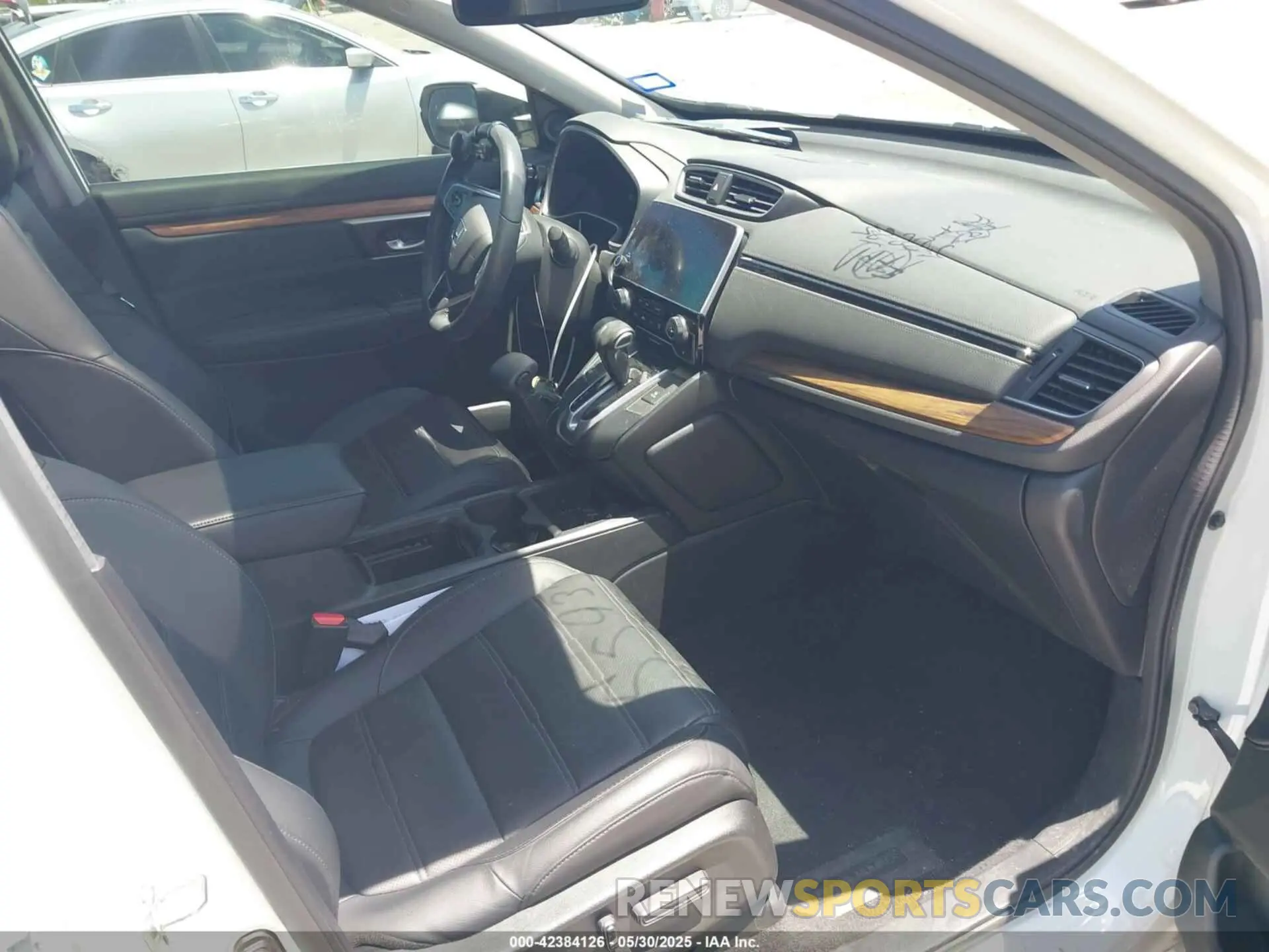 5 Photograph of a damaged car 5J6RW1H83KA037122 HONDA CR-V 2019