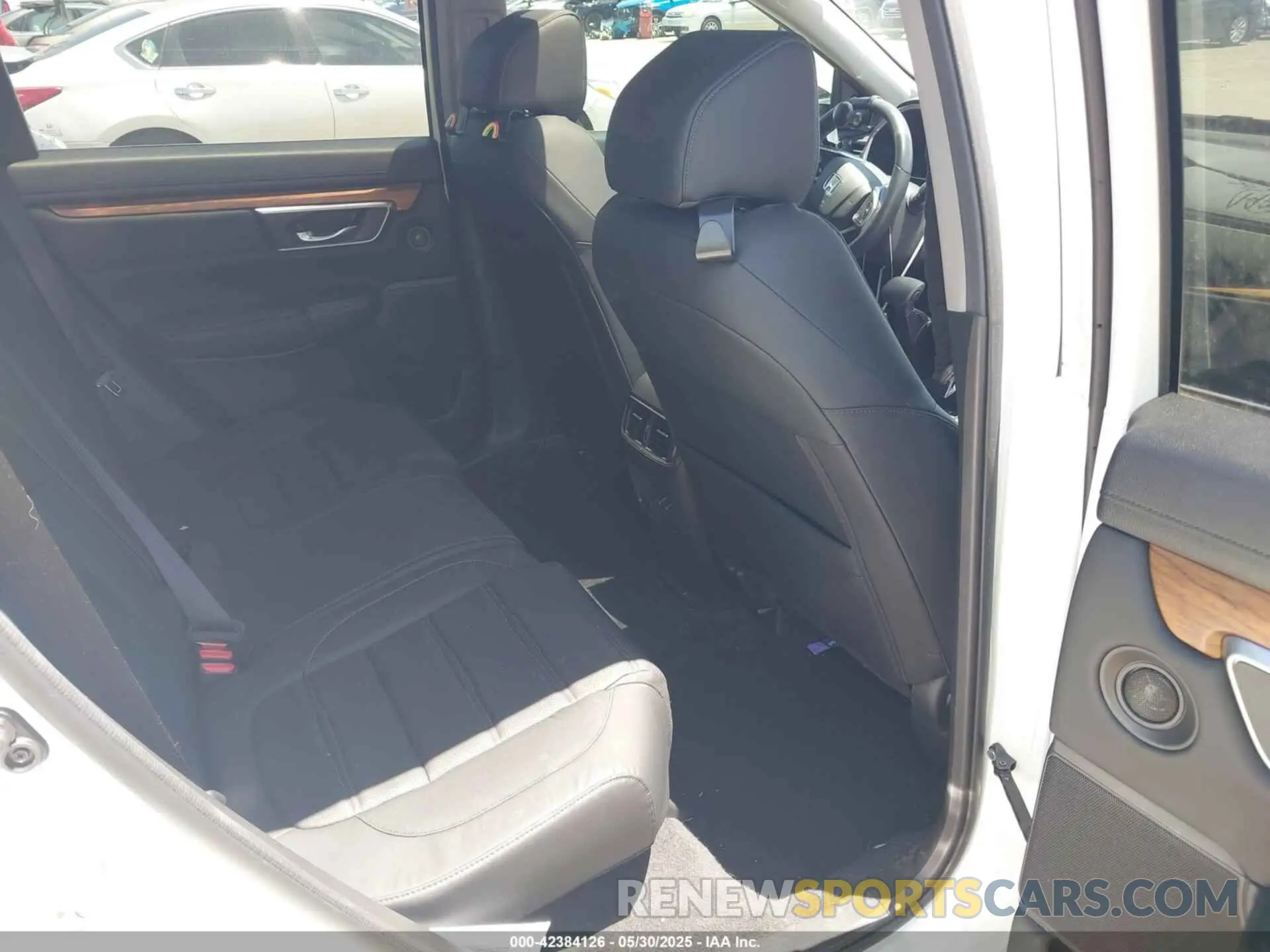 8 Photograph of a damaged car 5J6RW1H83KA037122 HONDA CR-V 2019