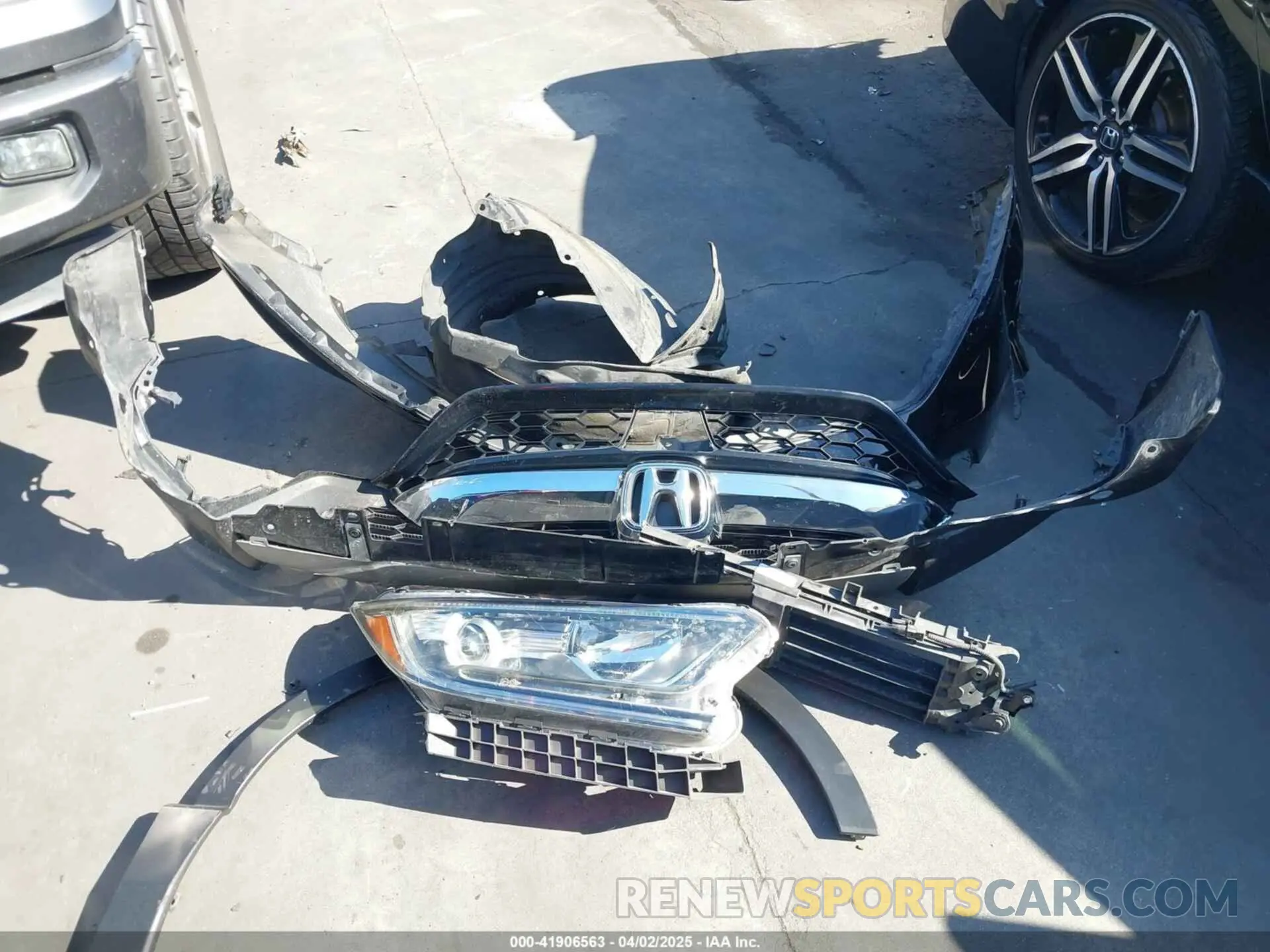12 Photograph of a damaged car 5J6RW1H84KA001472 HONDA CR-V 2019