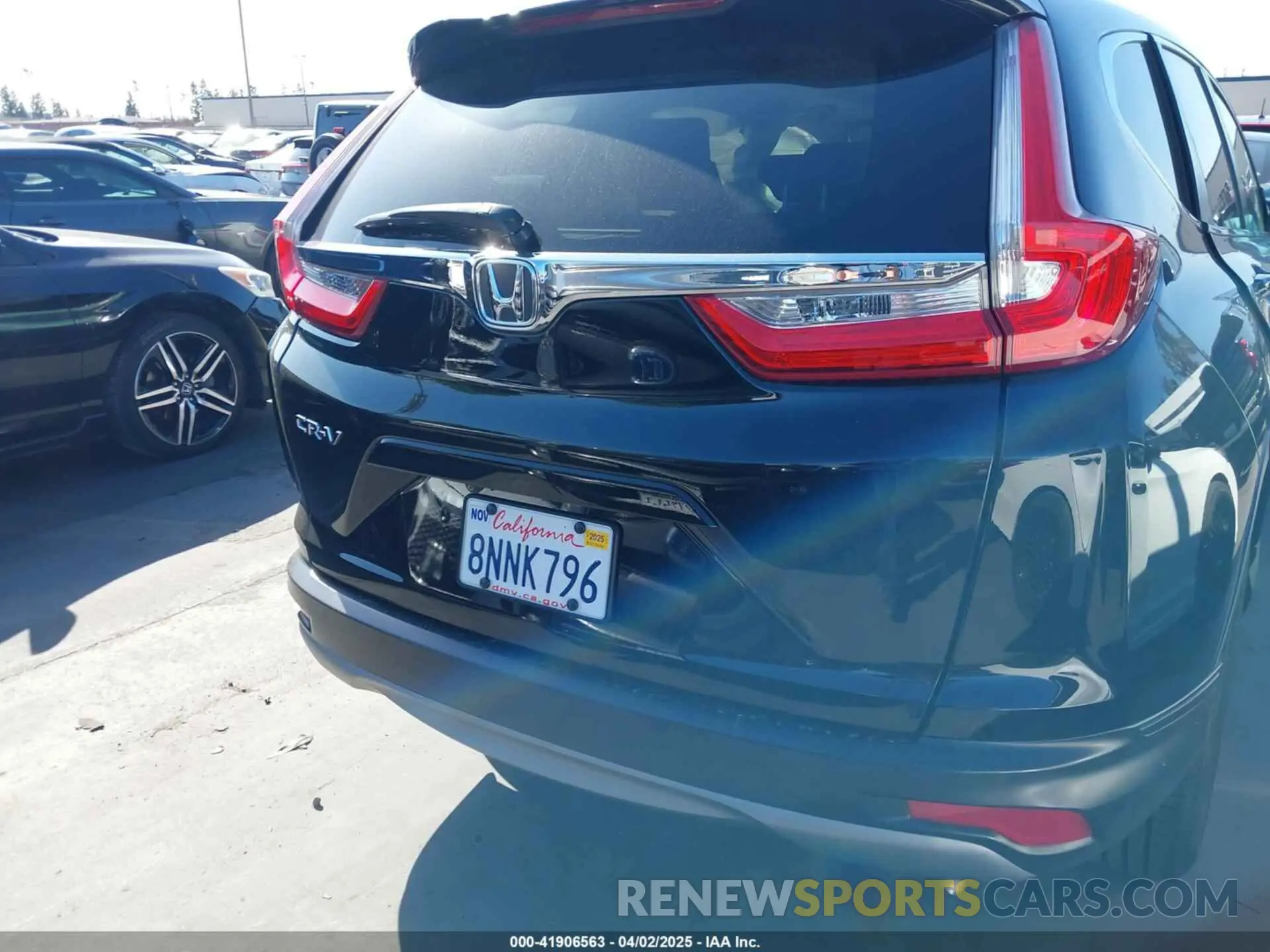 17 Photograph of a damaged car 5J6RW1H84KA001472 HONDA CR-V 2019