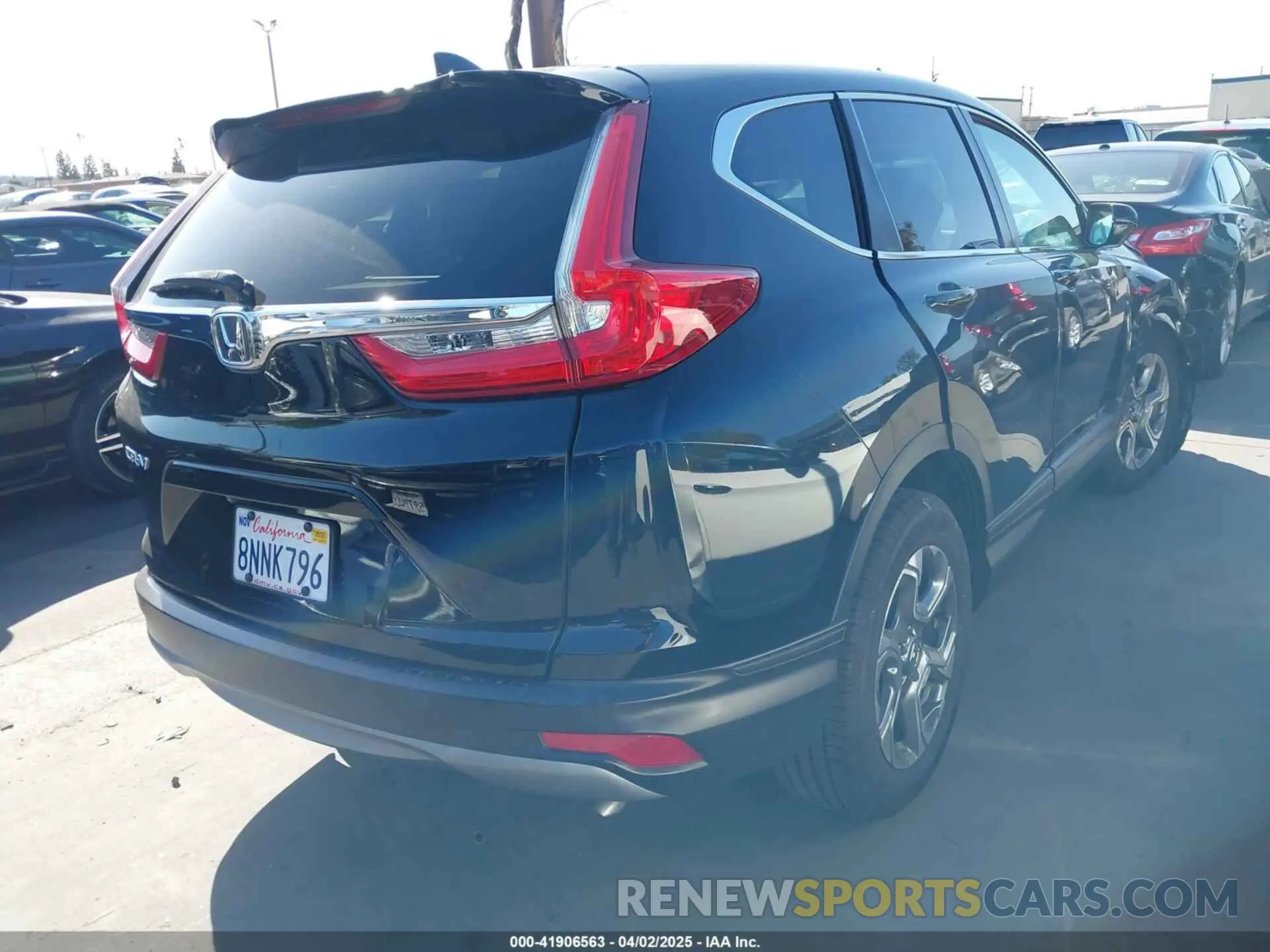4 Photograph of a damaged car 5J6RW1H84KA001472 HONDA CR-V 2019