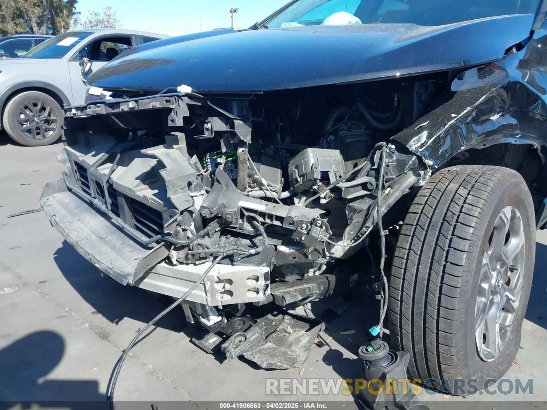 6 Photograph of a damaged car 5J6RW1H84KA001472 HONDA CR-V 2019