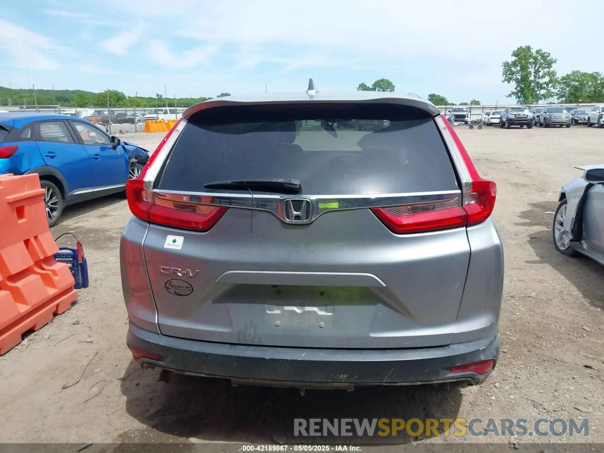 17 Photograph of a damaged car 5J6RW1H84KA017039 HONDA CR-V 2019