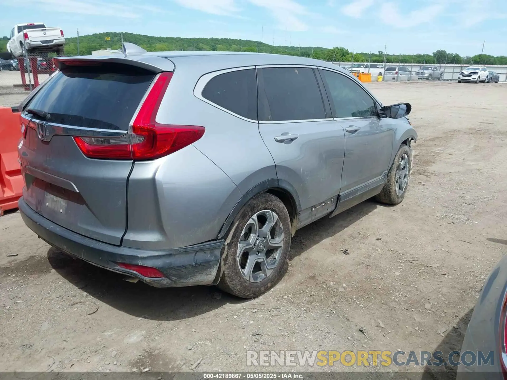 4 Photograph of a damaged car 5J6RW1H84KA017039 HONDA CR-V 2019