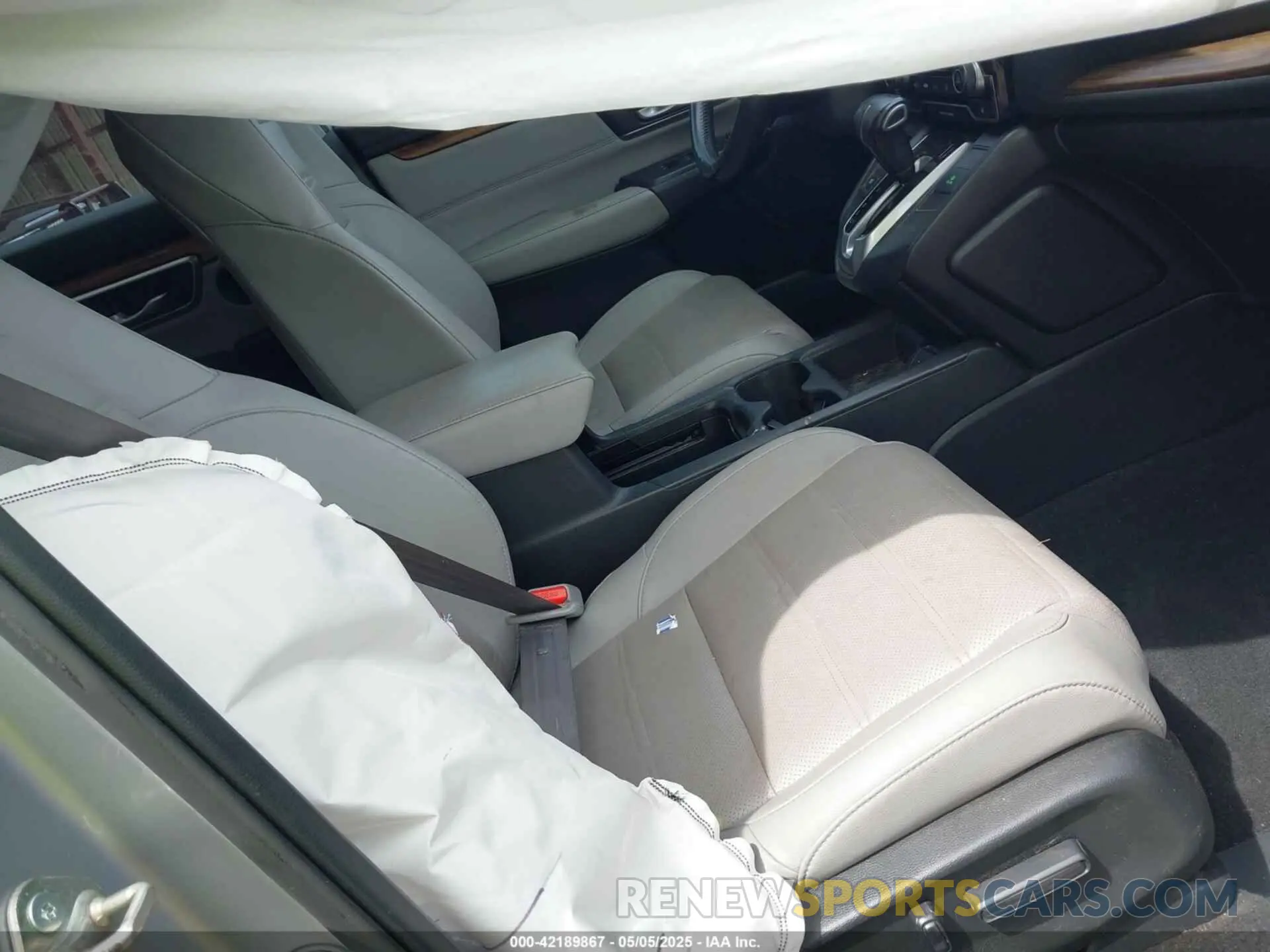 5 Photograph of a damaged car 5J6RW1H84KA017039 HONDA CR-V 2019