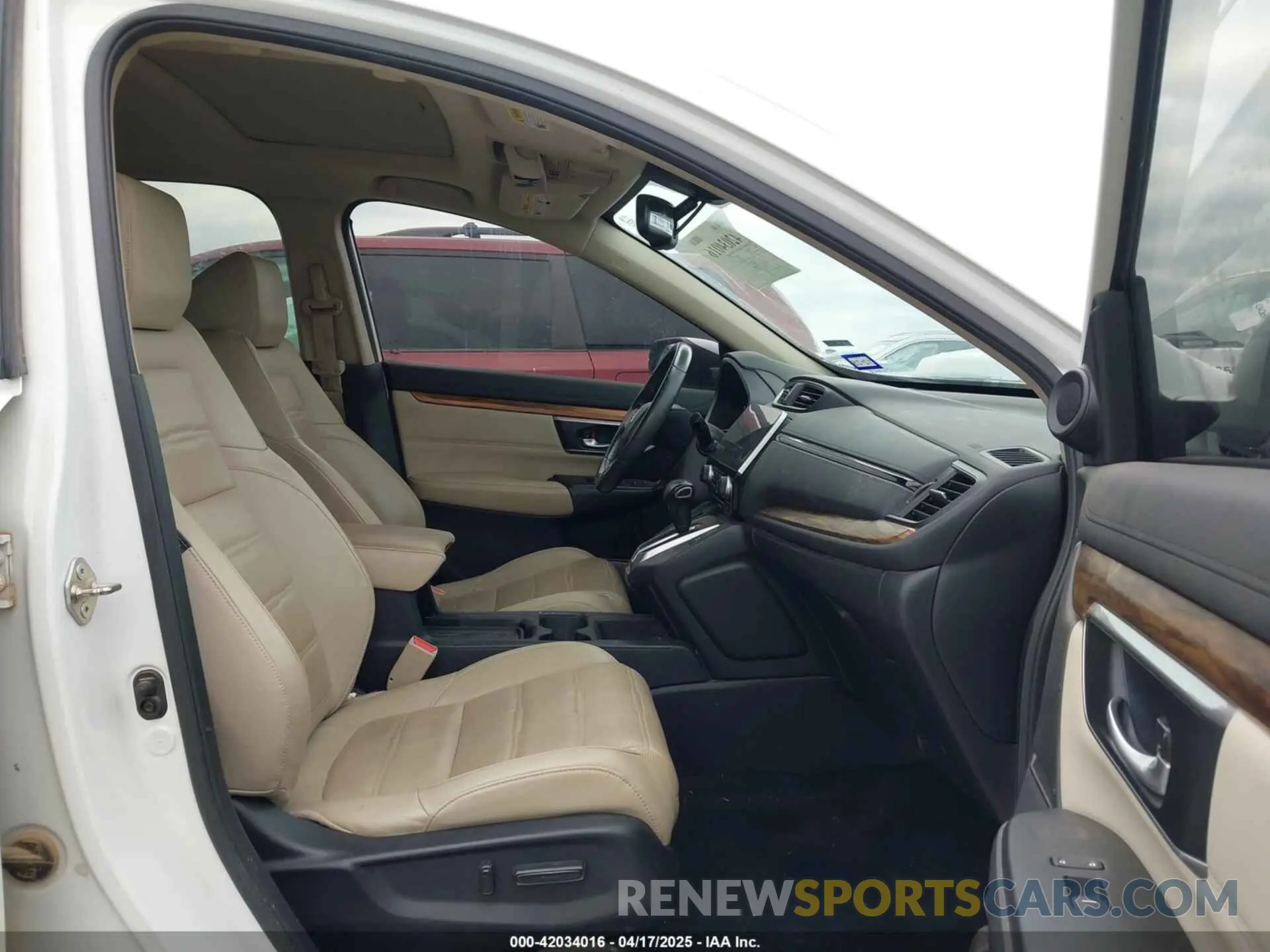 5 Photograph of a damaged car 5J6RW1H86KA008732 HONDA CR-V 2019