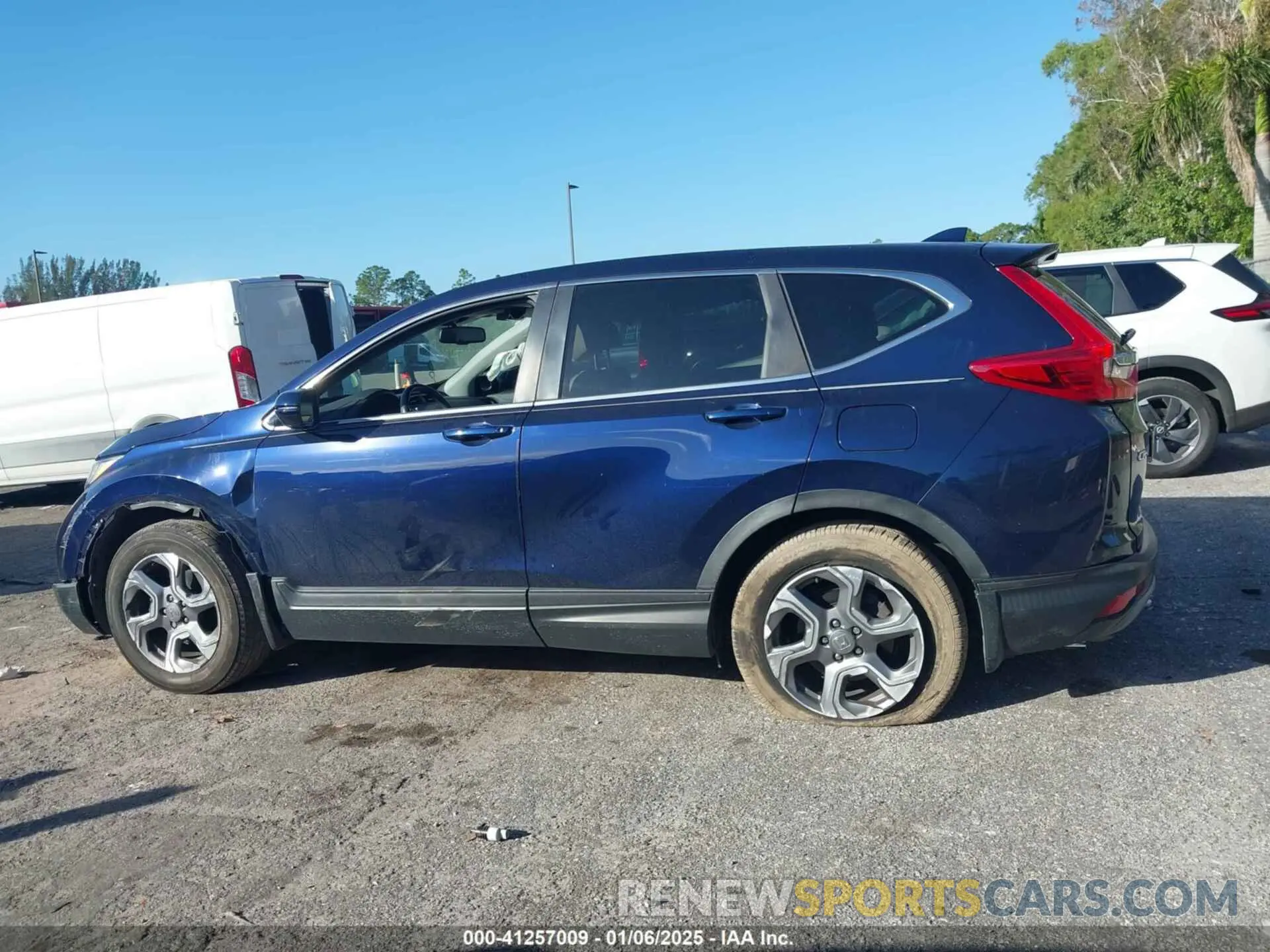 14 Photograph of a damaged car 5J6RW1H86KA039804 HONDA CR-V 2019
