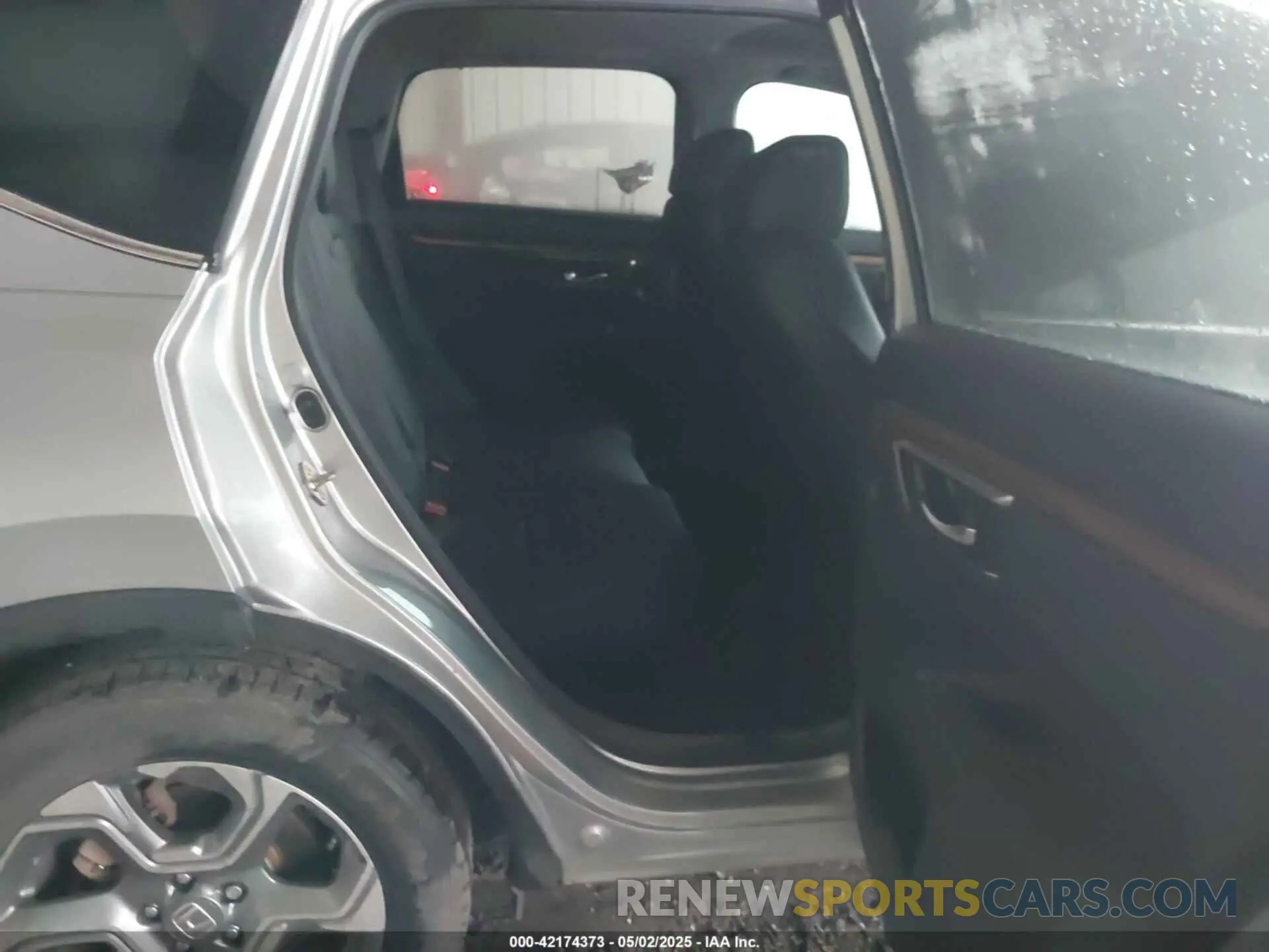 8 Photograph of a damaged car 5J6RW1H86KA045229 HONDA CR-V 2019