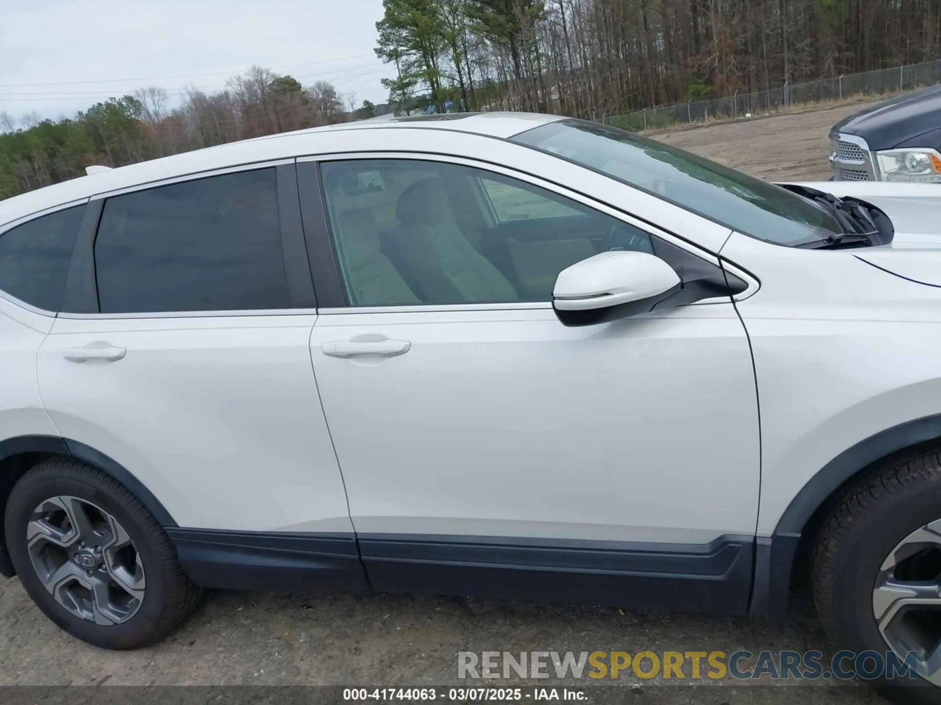 13 Photograph of a damaged car 5J6RW1H87KA026642 HONDA CR-V 2019