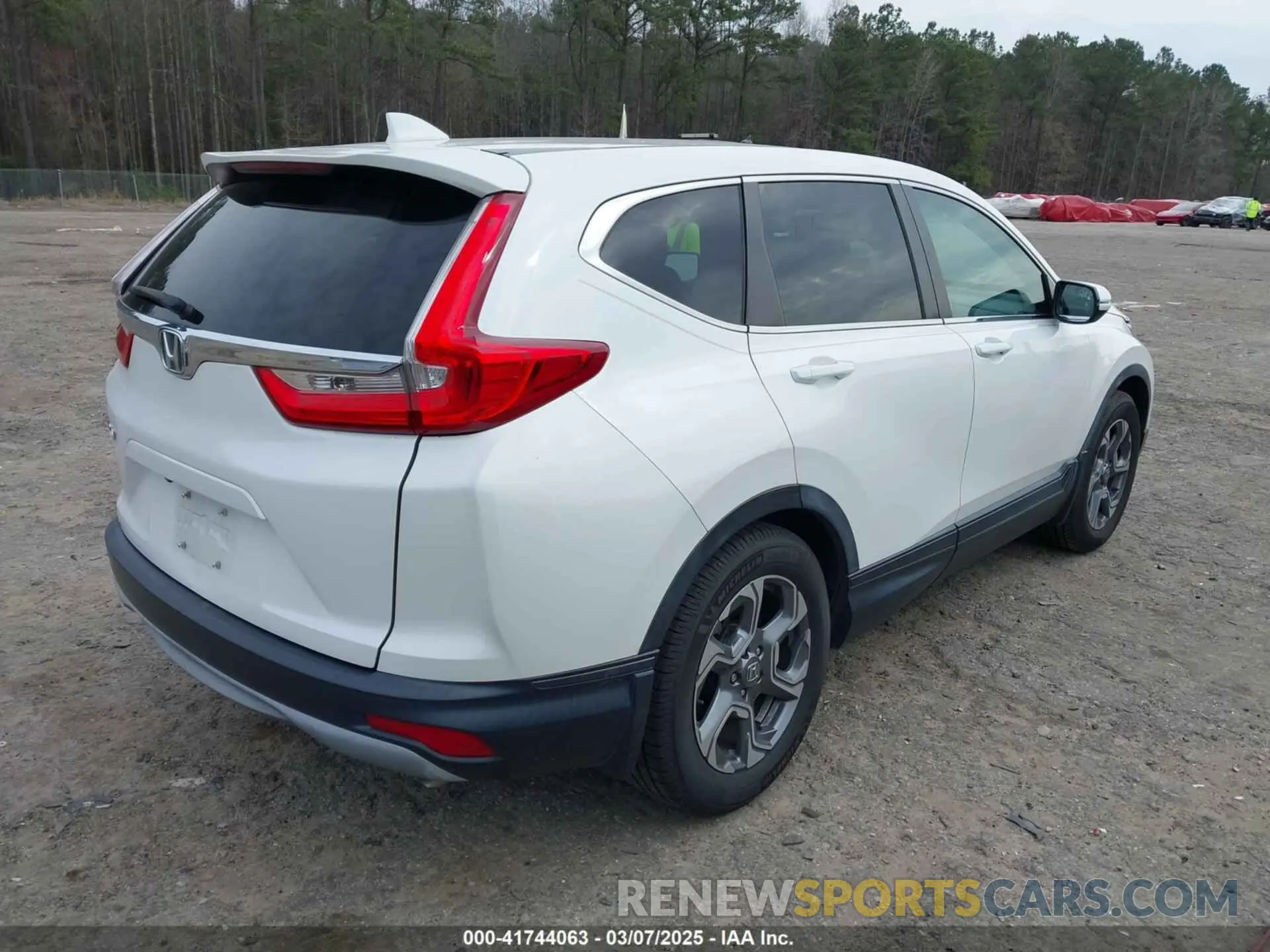 4 Photograph of a damaged car 5J6RW1H87KA026642 HONDA CR-V 2019