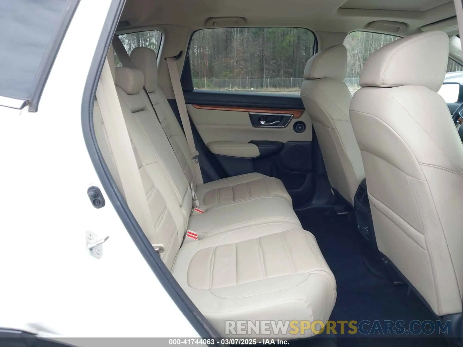 8 Photograph of a damaged car 5J6RW1H87KA026642 HONDA CR-V 2019