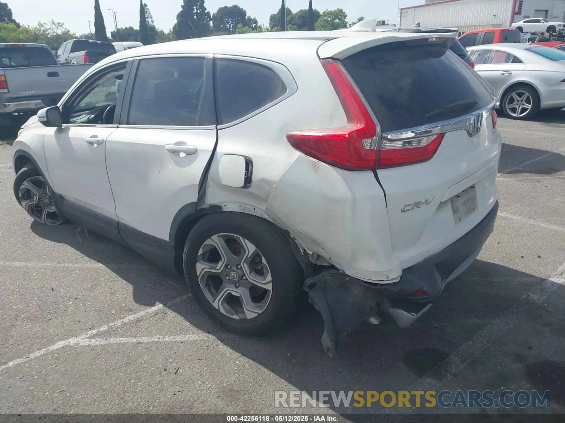 3 Photograph of a damaged car 5J6RW1H87KA048527 HONDA CR-V 2019