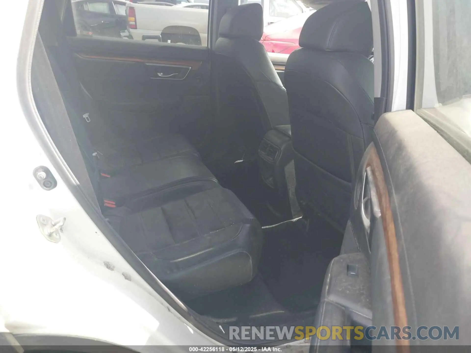 8 Photograph of a damaged car 5J6RW1H87KA048527 HONDA CR-V 2019