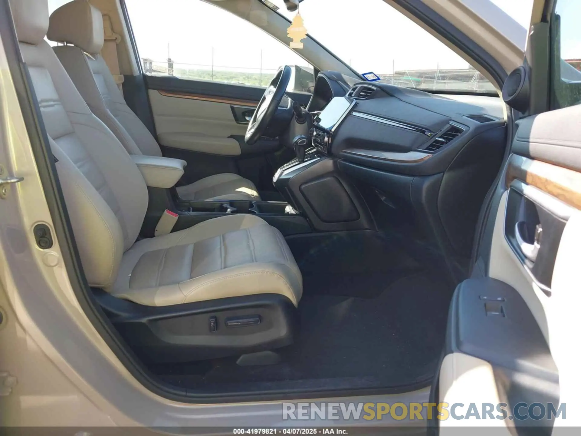 5 Photograph of a damaged car 5J6RW1H87KL005794 HONDA CR-V 2019