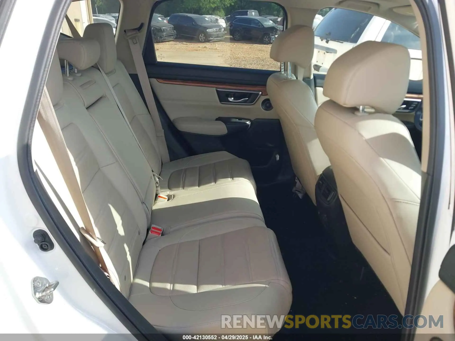 8 Photograph of a damaged car 5J6RW1H87KL006234 HONDA CR-V 2019
