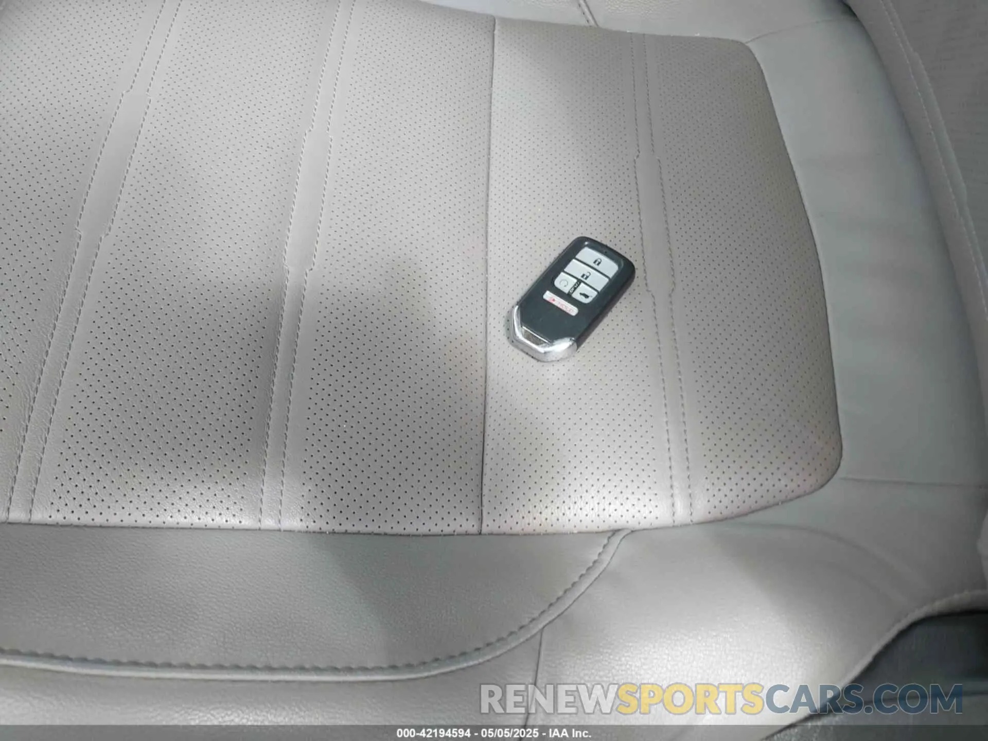 11 Photograph of a damaged car 5J6RW1H88KA027153 HONDA CR-V 2019