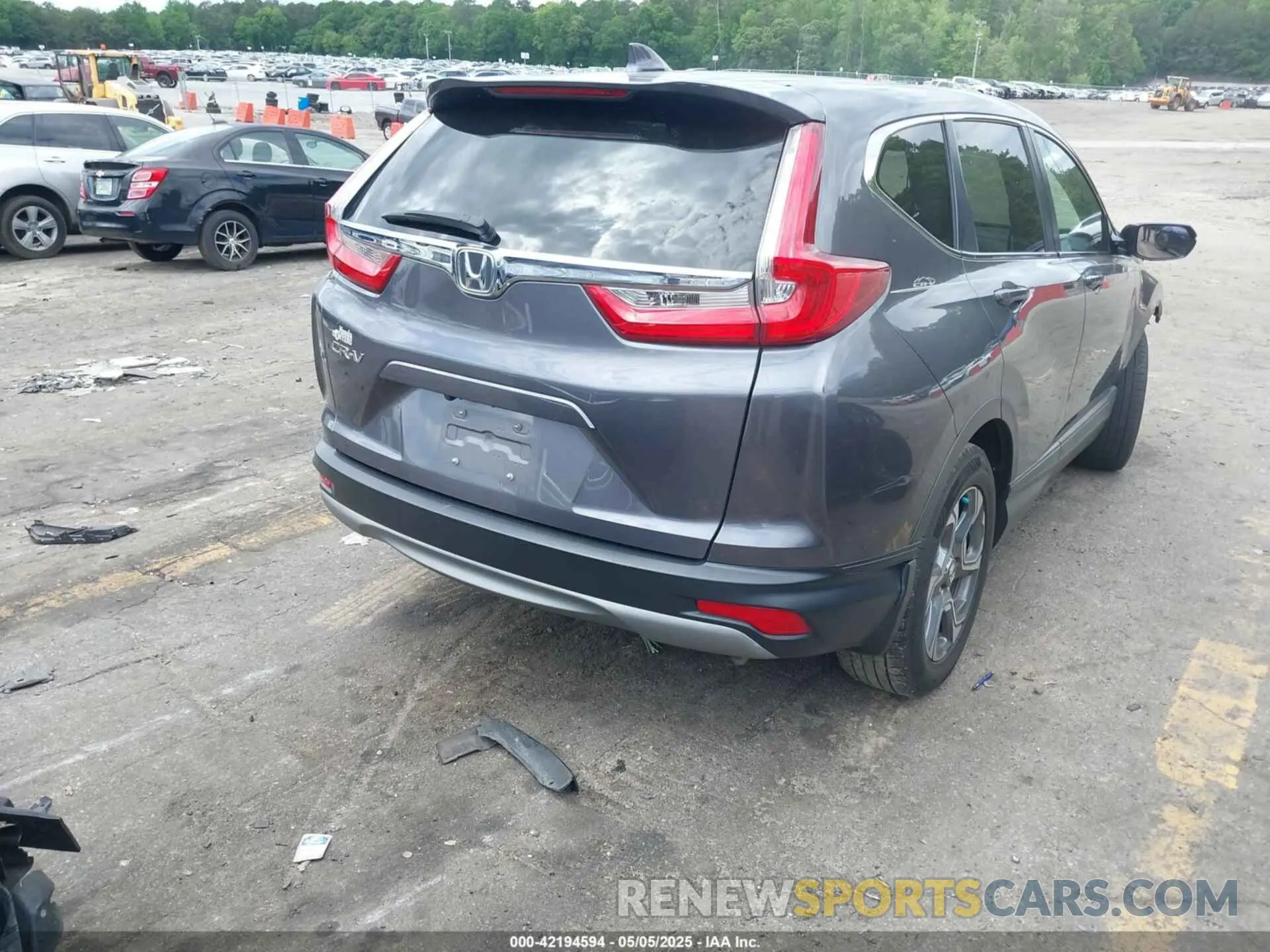 4 Photograph of a damaged car 5J6RW1H88KA027153 HONDA CR-V 2019
