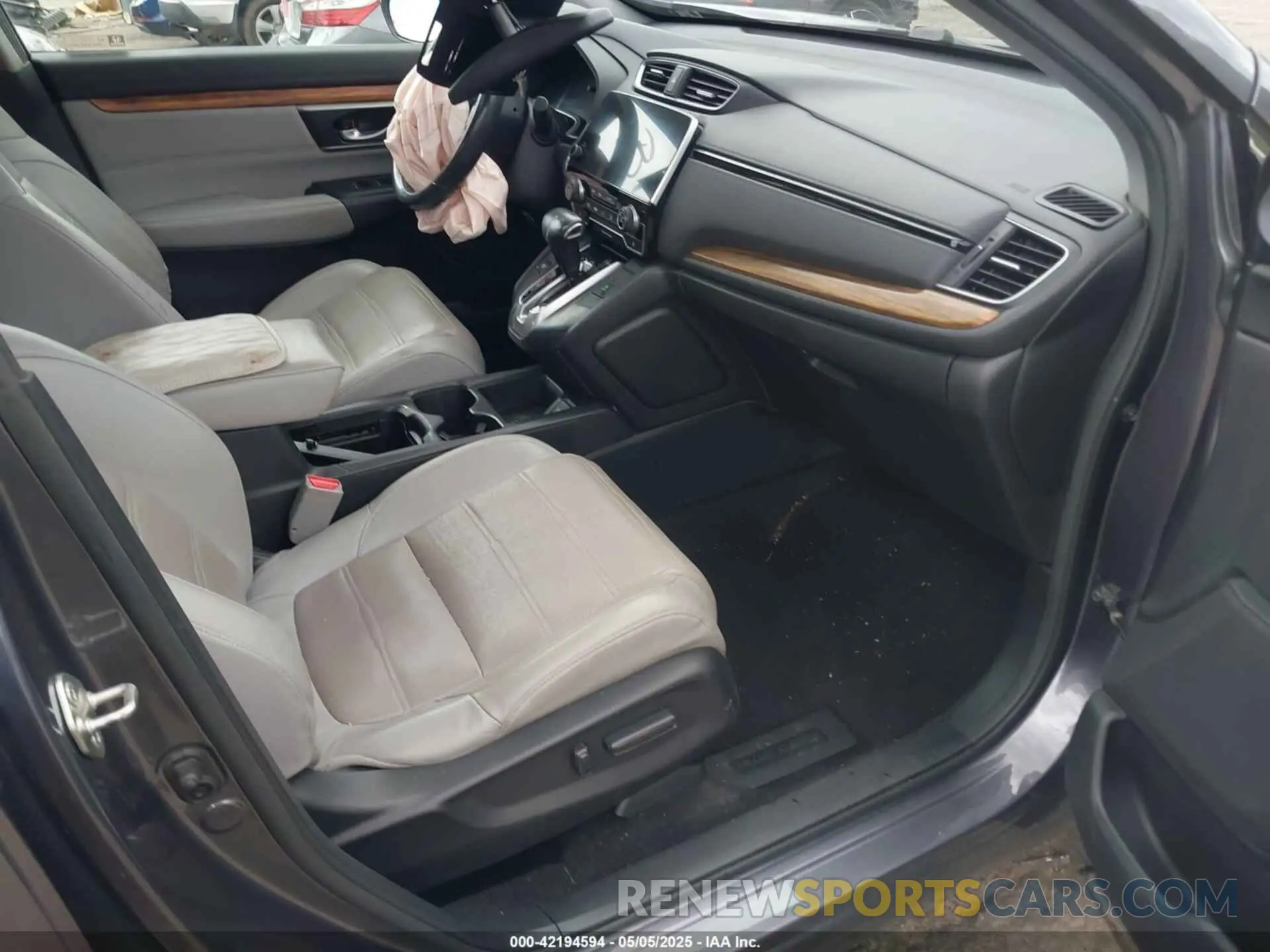 5 Photograph of a damaged car 5J6RW1H88KA027153 HONDA CR-V 2019