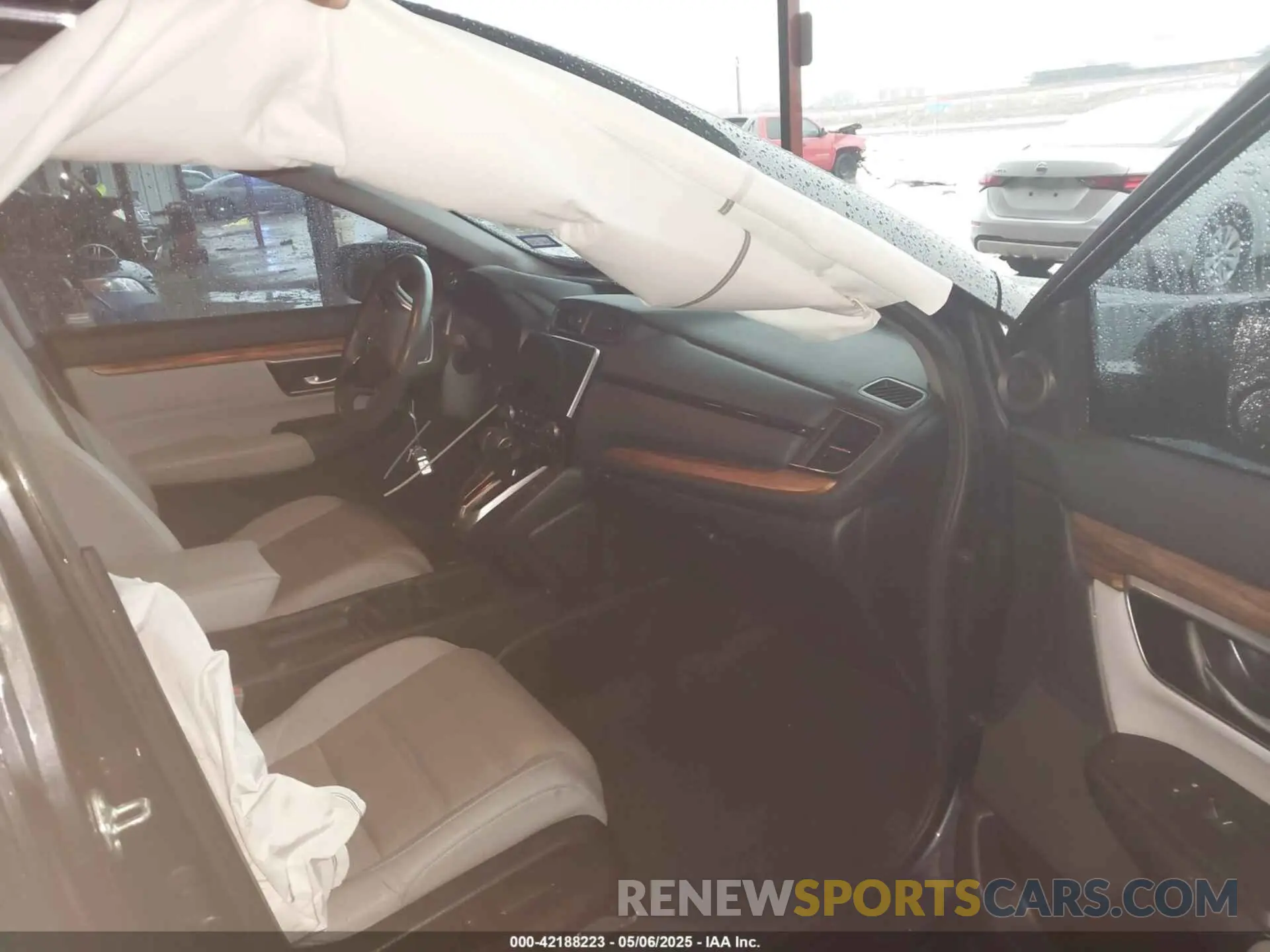 5 Photograph of a damaged car 5J6RW1H88KA046723 HONDA CR-V 2019